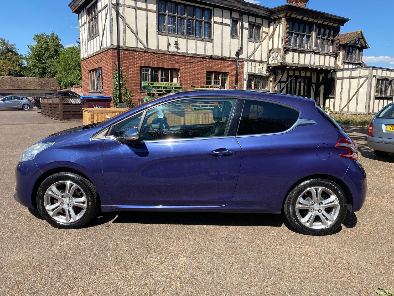 Peugeot 208 2013 - Cars in Hitchin