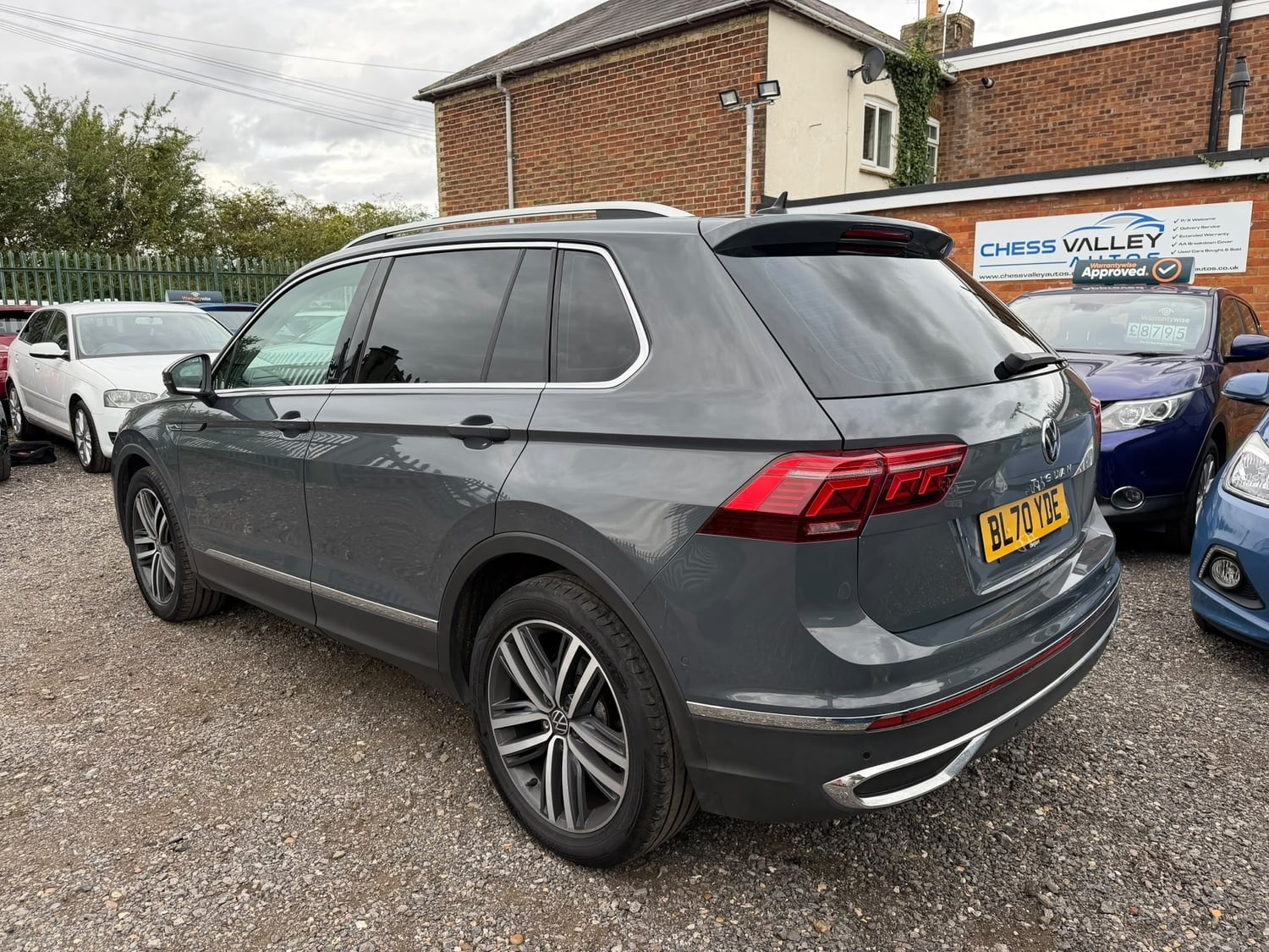Volkswagen Tiguan 2020 - Cars