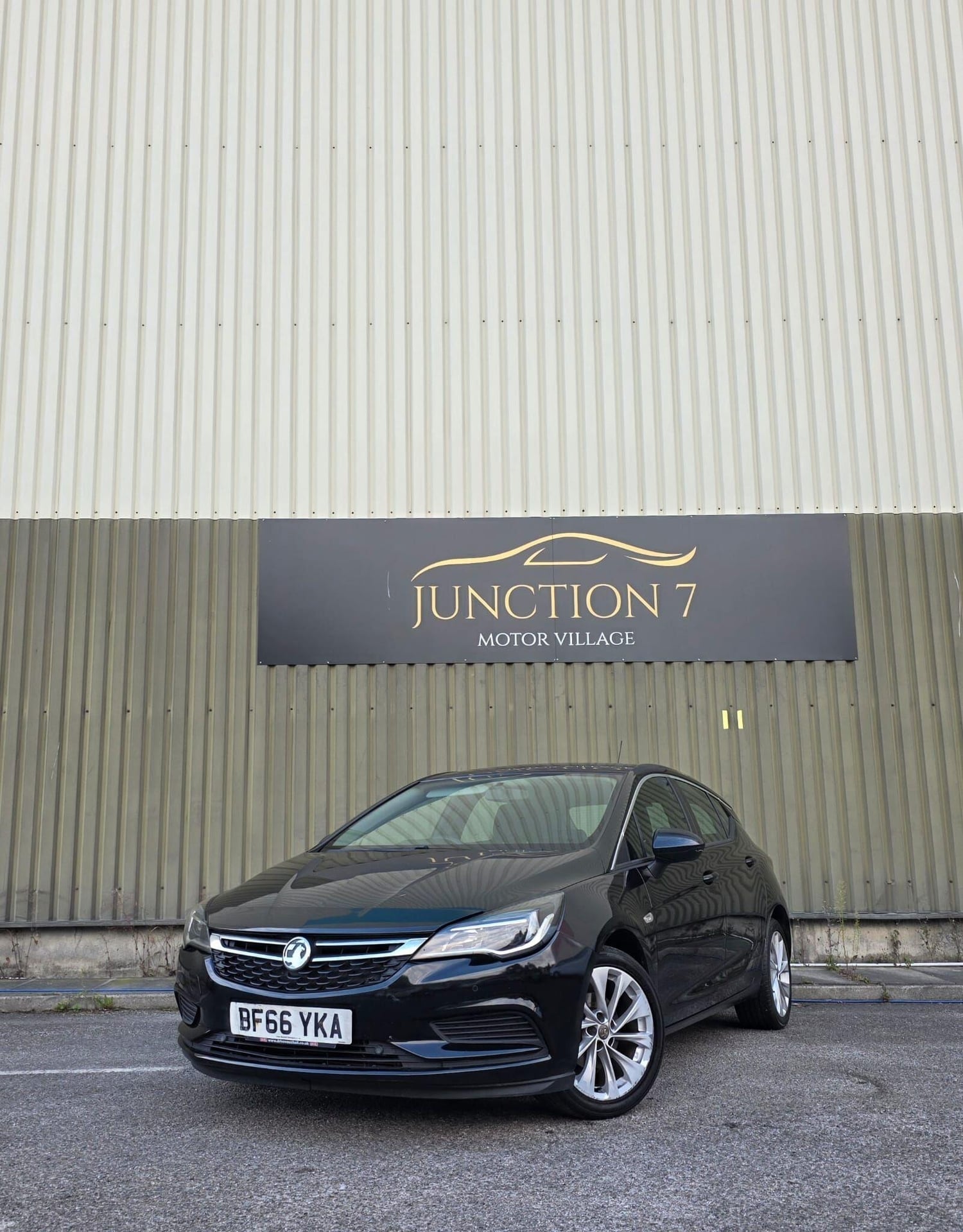 Vauxhall Astra 2016 in Accrington