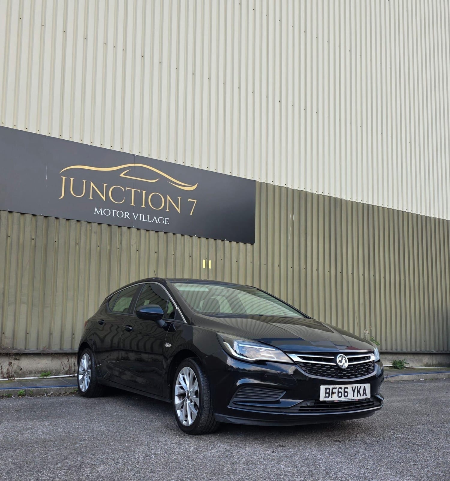 [ berth ]Vauxhall Astra