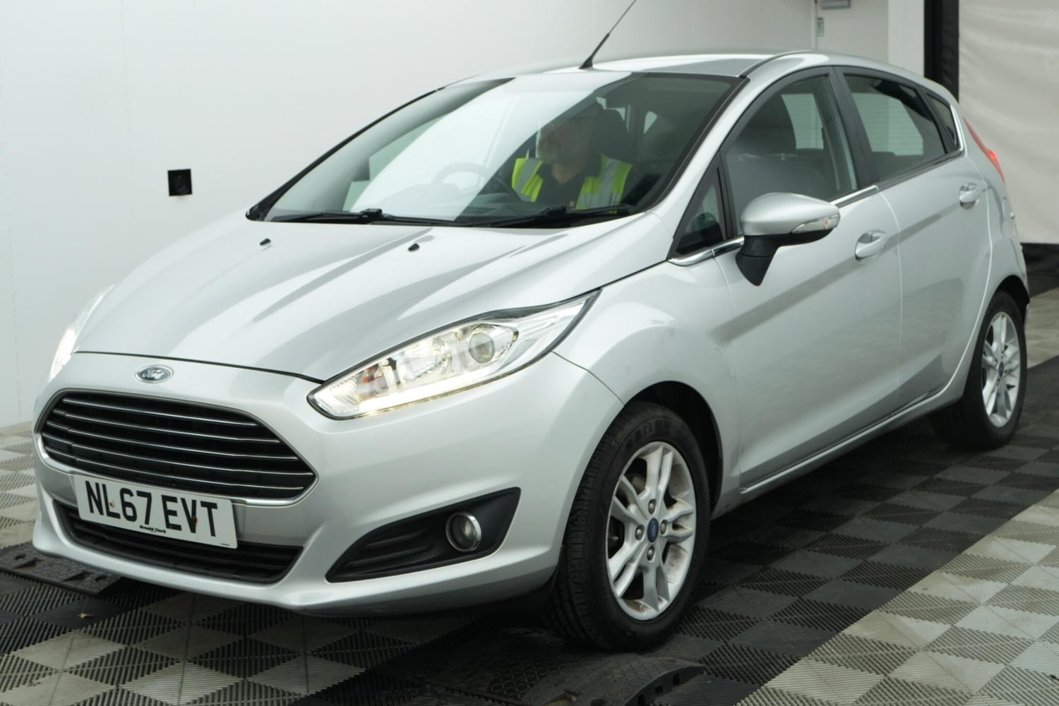 [ berth ]Ford Fiesta