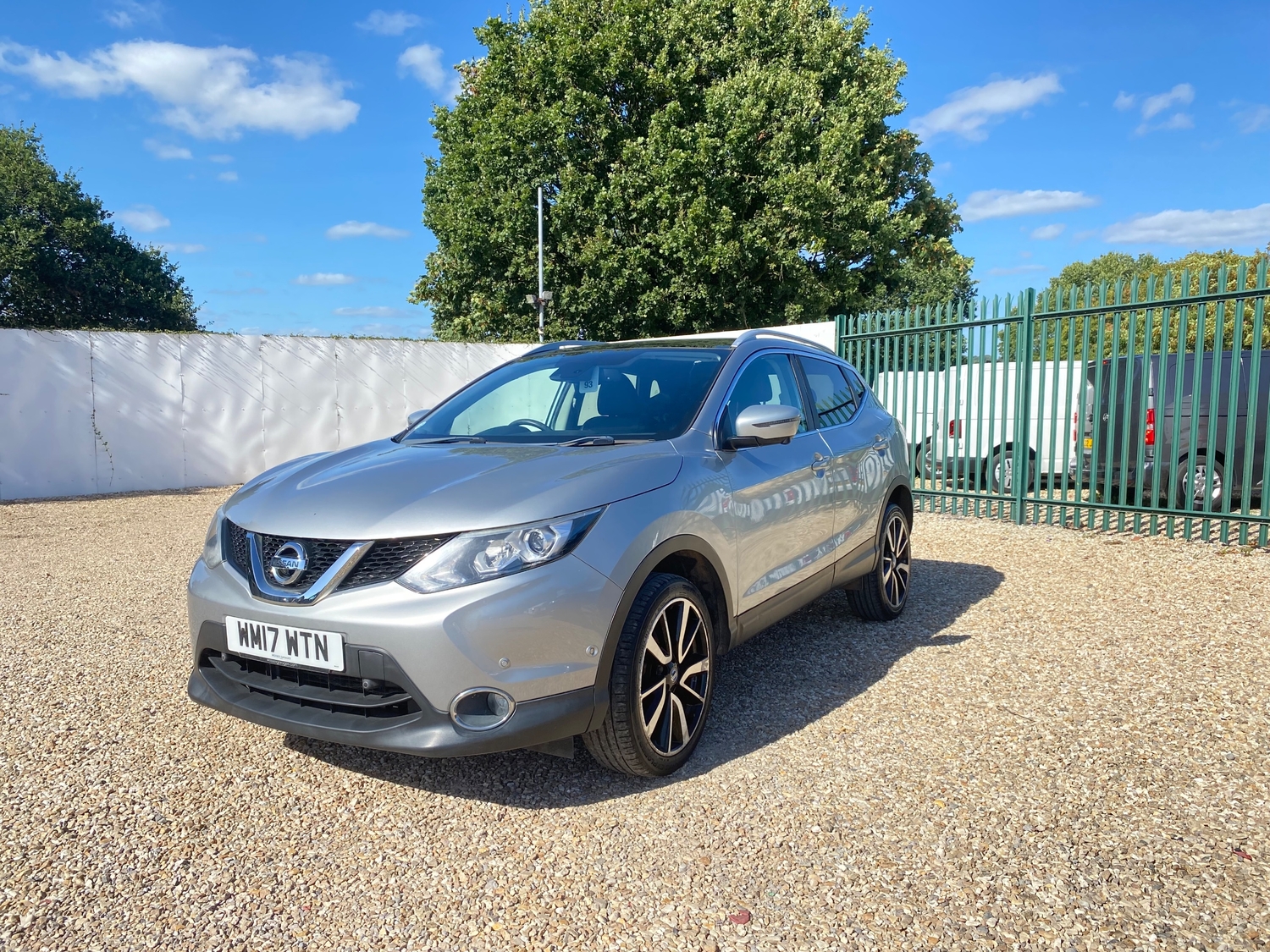 Nissan Qashqai 2017 - Cars in Axminster