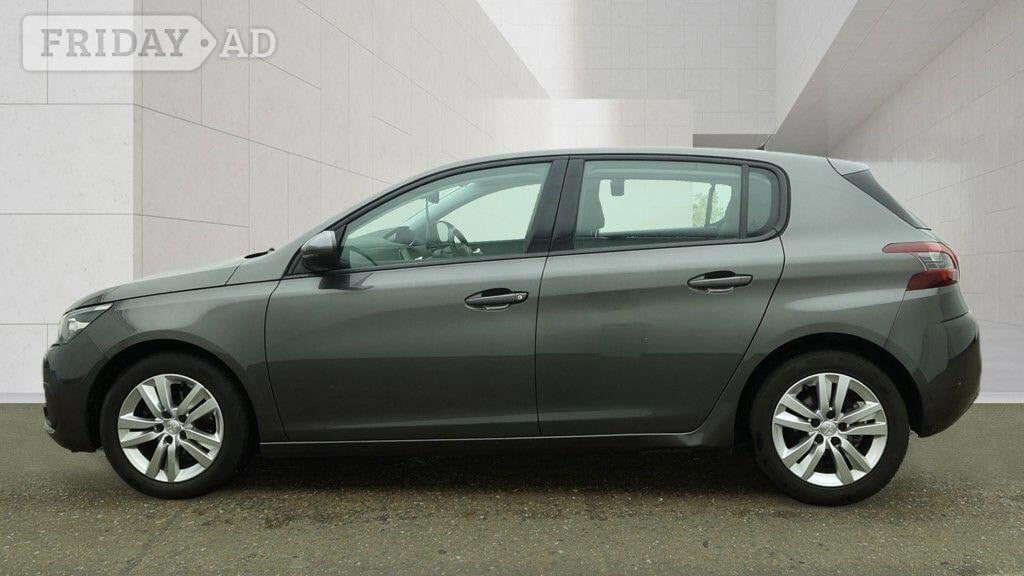 Peugeot 308 2018 - Cars in Winchester