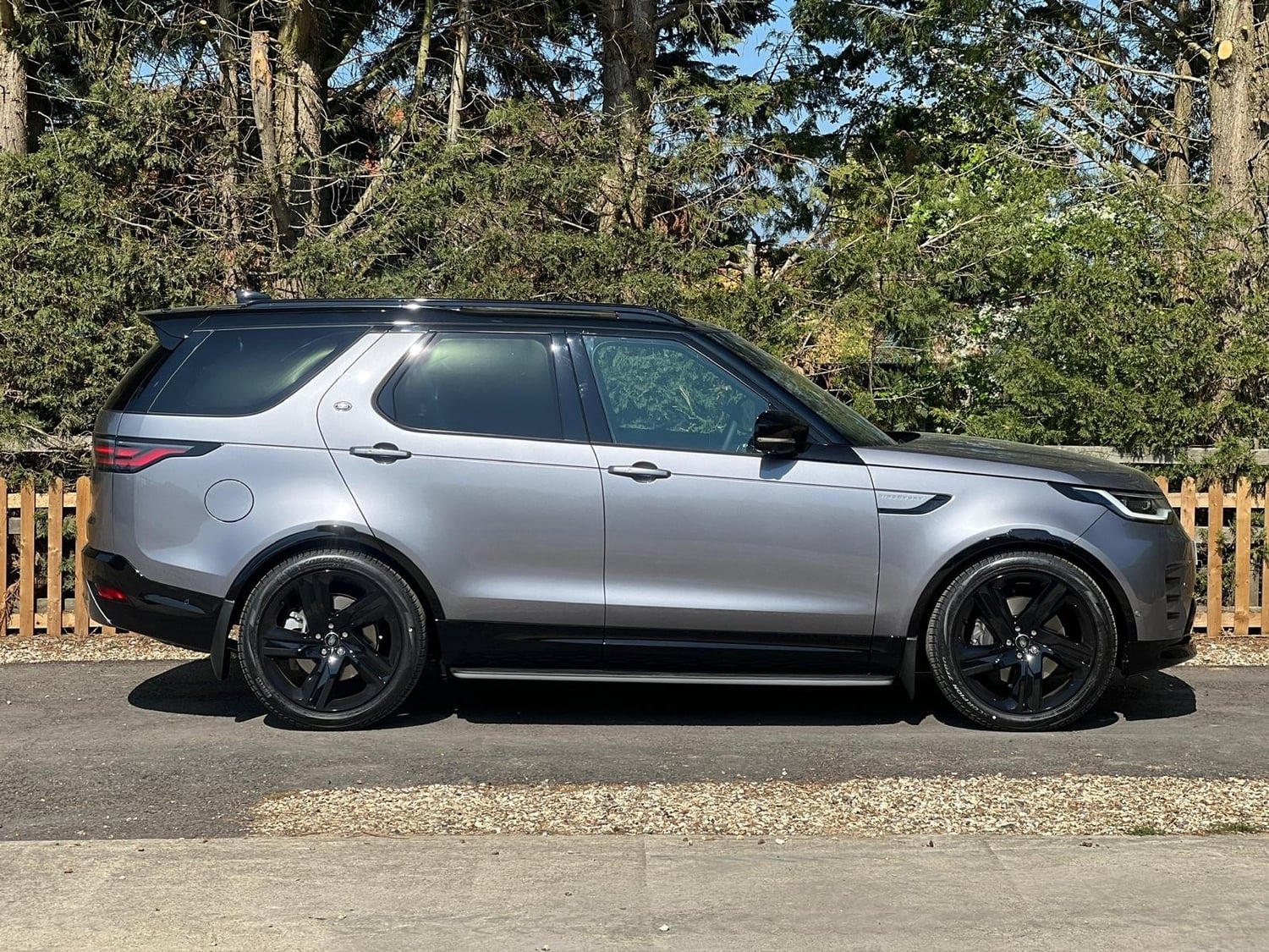[ berth ]Land Rover Discovery