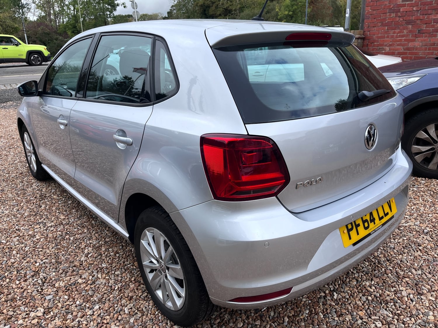 Volkswagen Polo 2015 - Cars