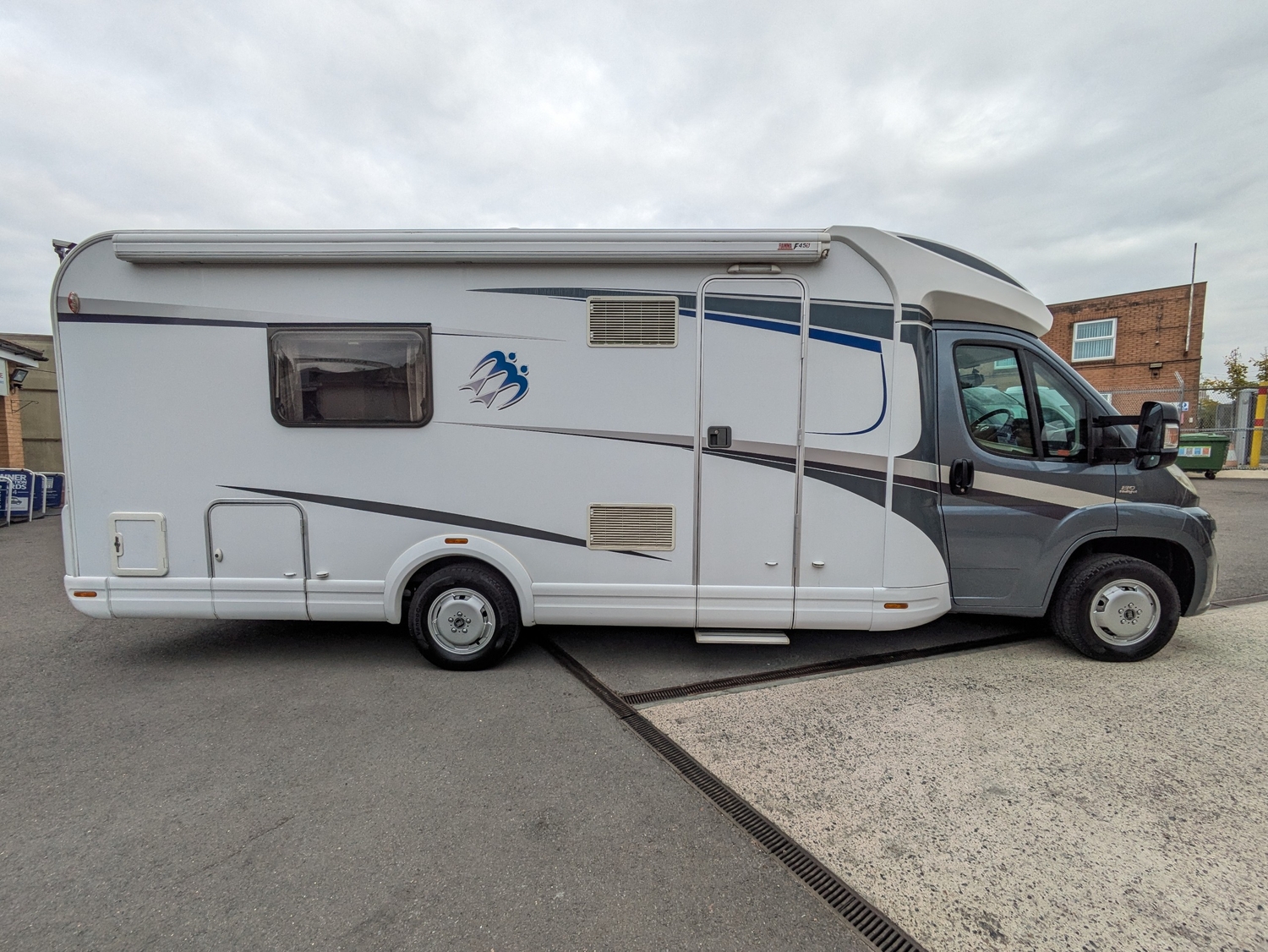 [ berth ]Knaus Sky TI 700