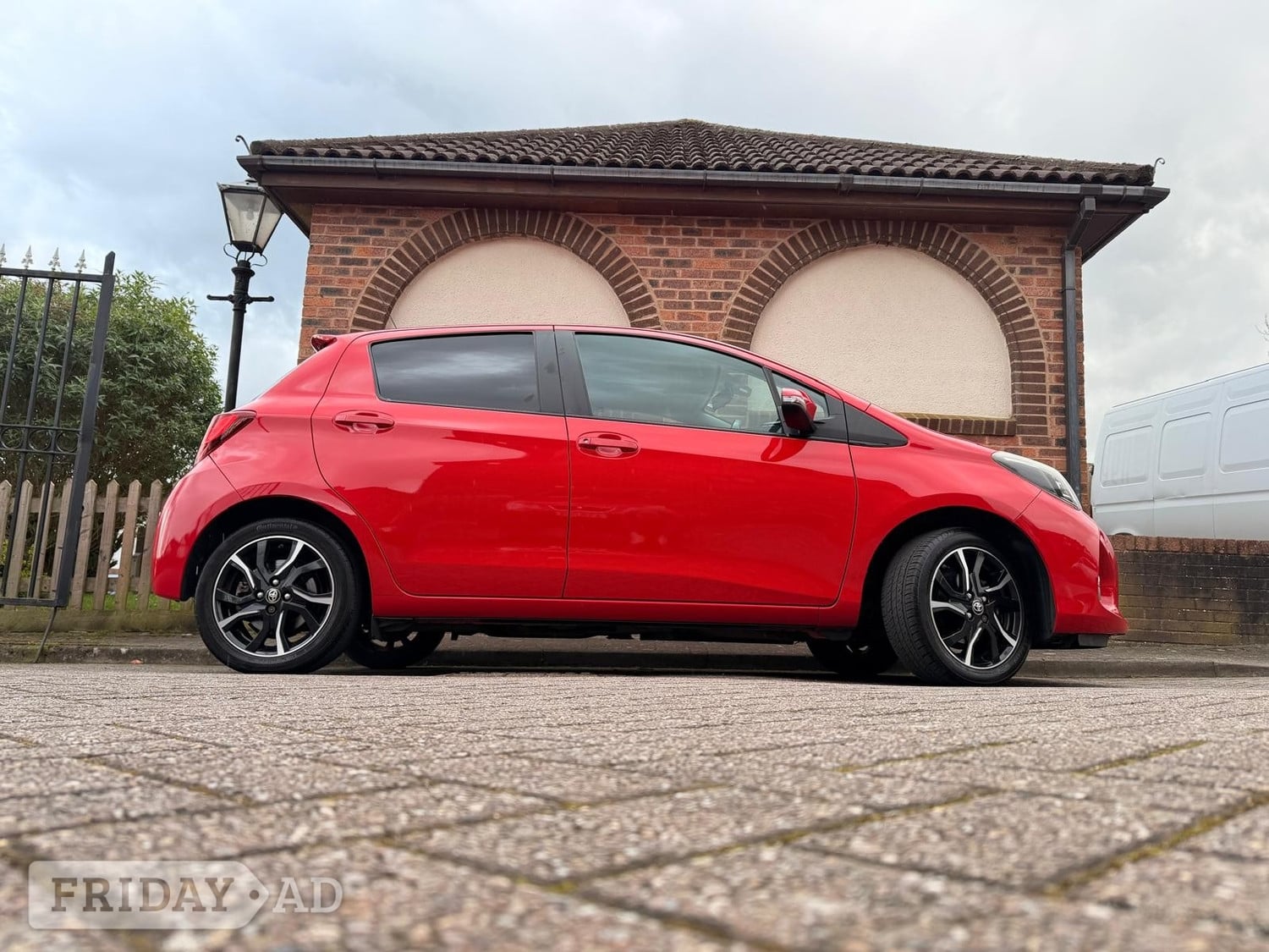 Toyota Yaris 2015 - Cars in Sutton