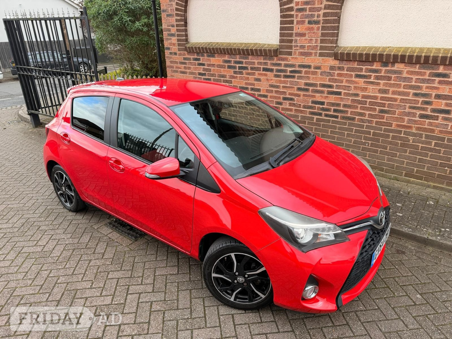 Toyota Yaris 2015 - Cars