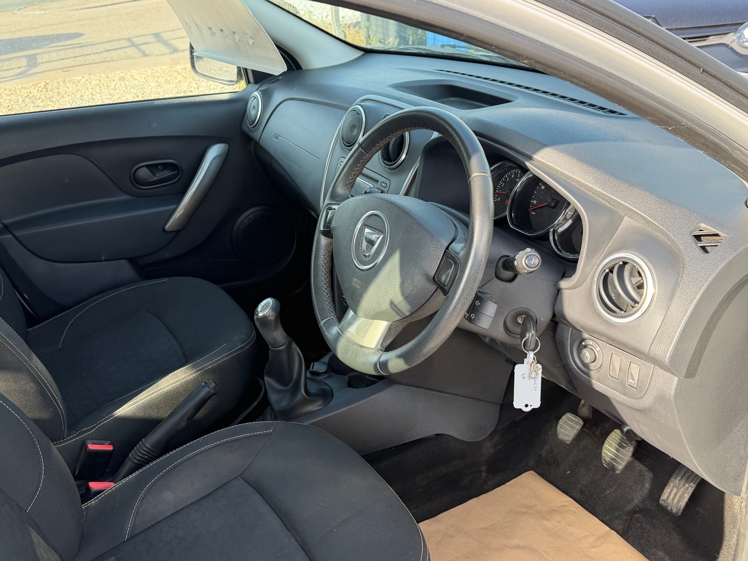 [ berth ]Dacia Sandero