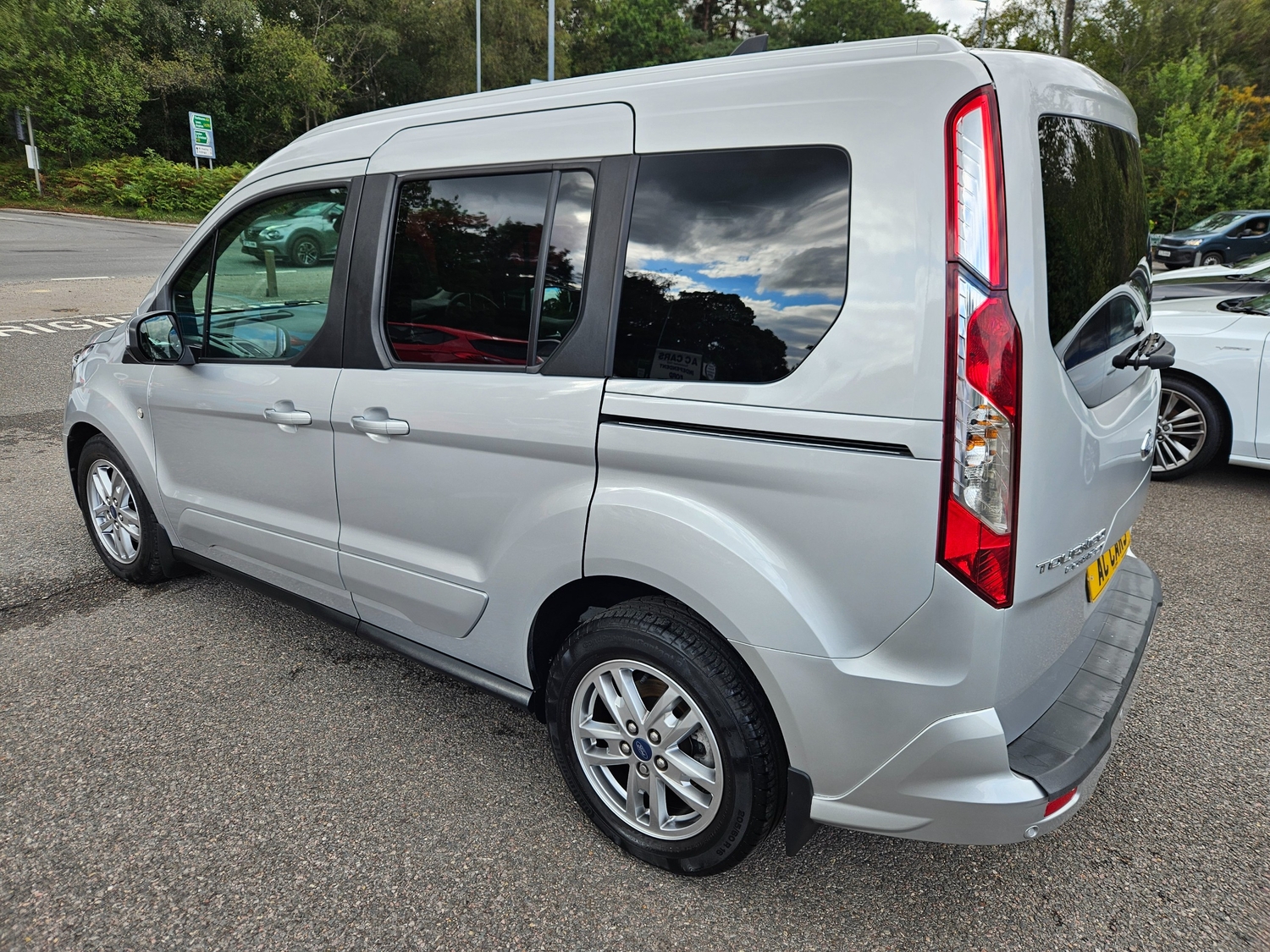 [ berth ]Ford Tourneo Connect