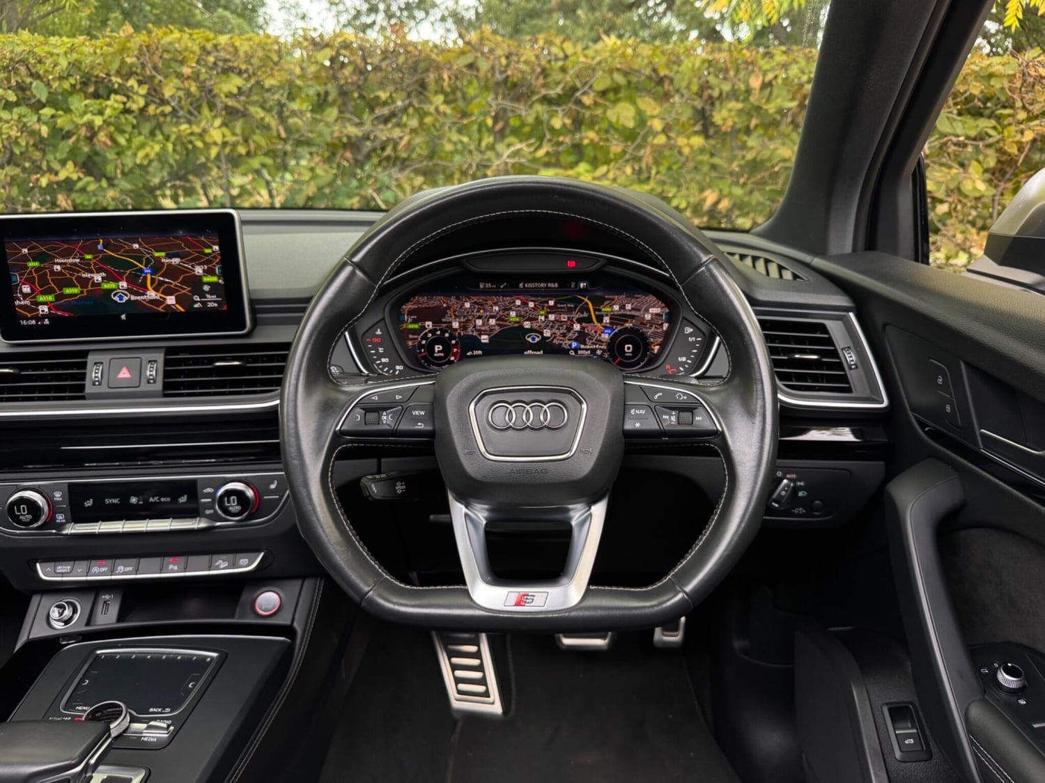 [ berth ]Audi SQ5