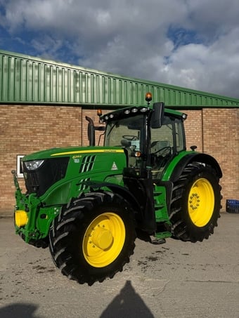 John Deere 6215R (2021) Tractor