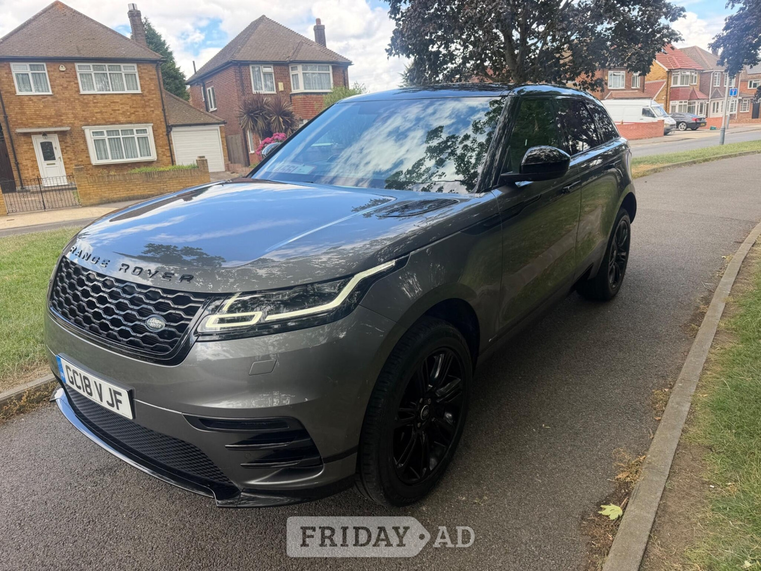 [ berth ]Land Rover Range Rover Velar