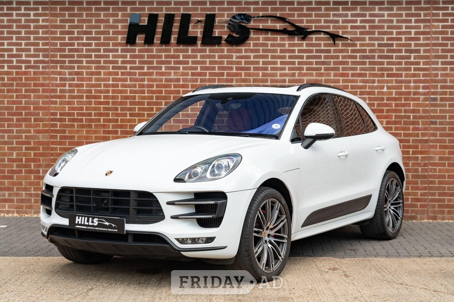 [ berth ]Porsche Macan