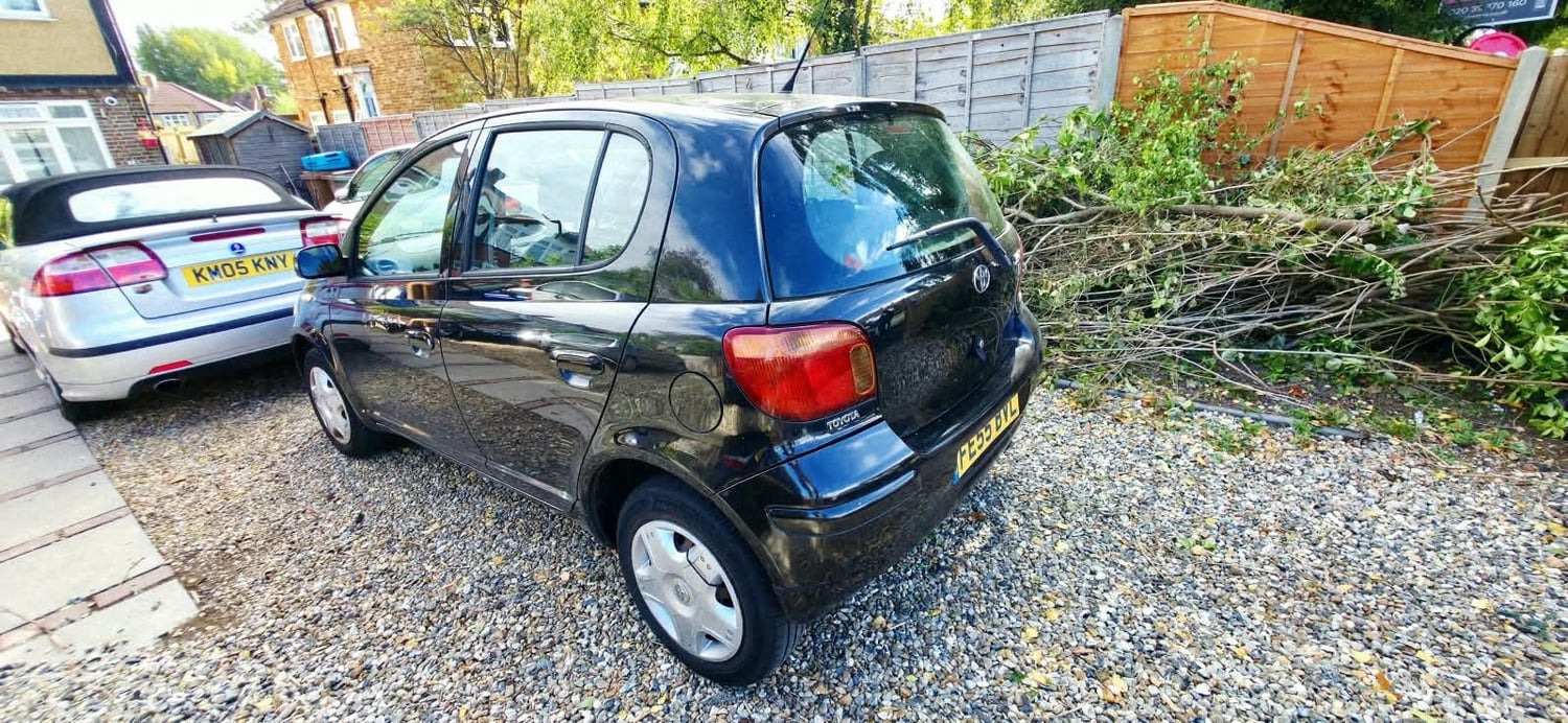 Toyota Yaris 2005 - Cars in Sutton