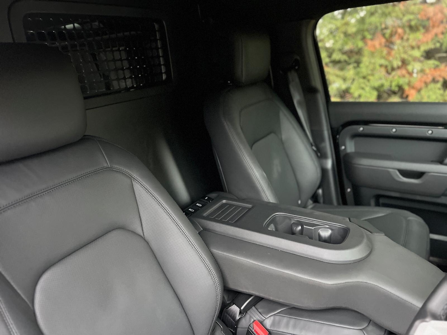 [ berth ]Land Rover Defender 110