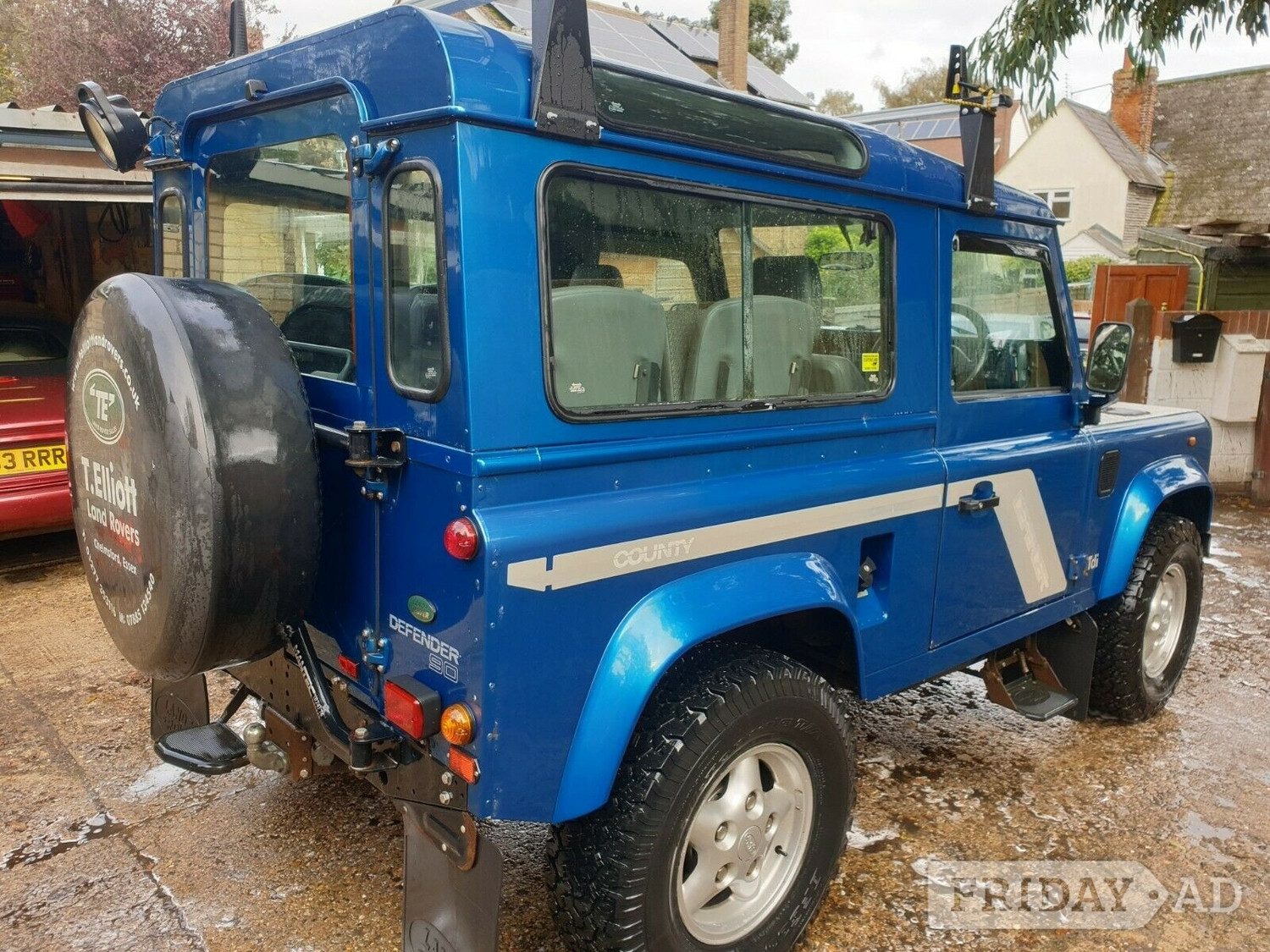 [ berth ]Land Rover Defender 90