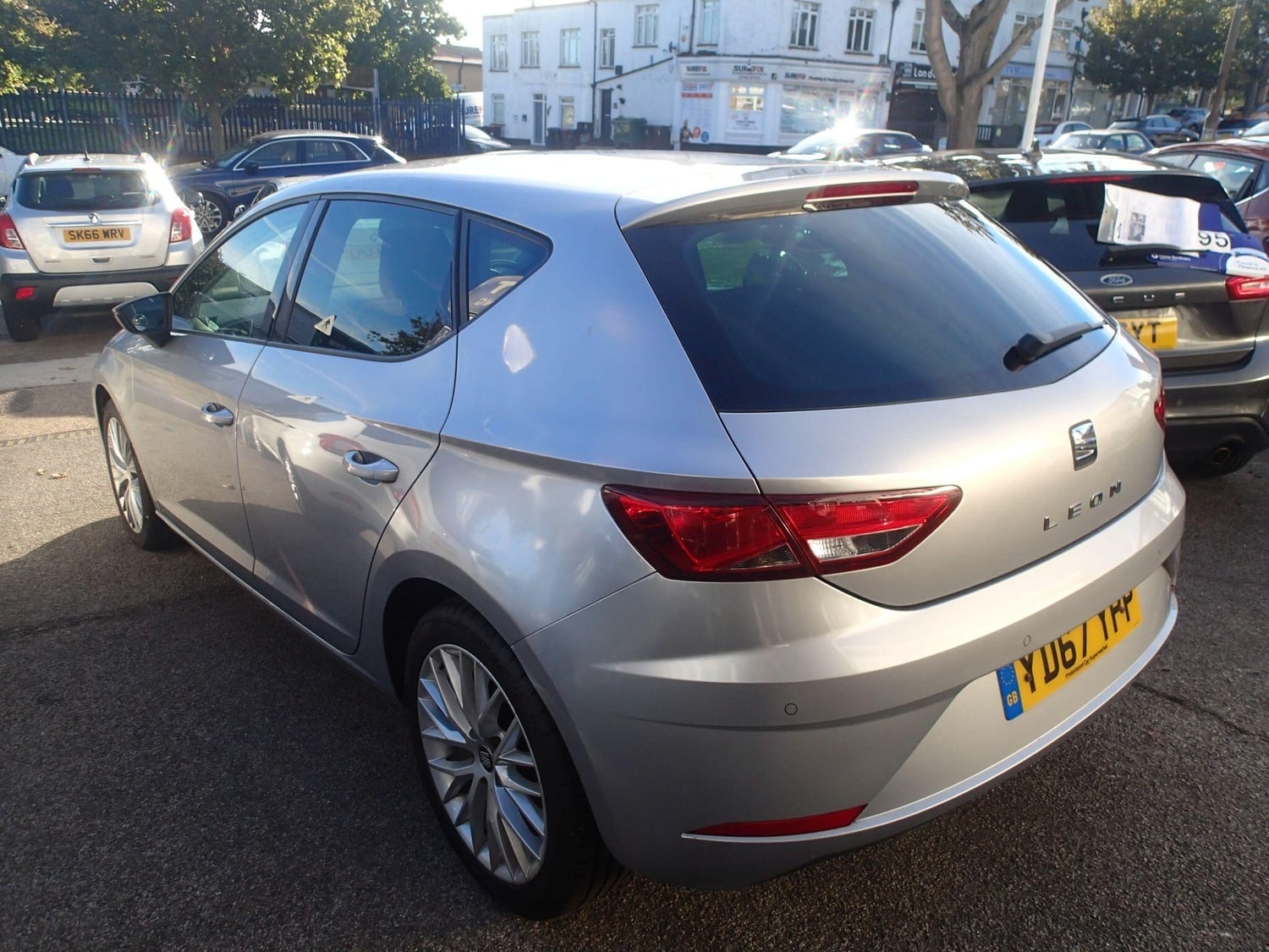 [ berth ]SEAT Leon