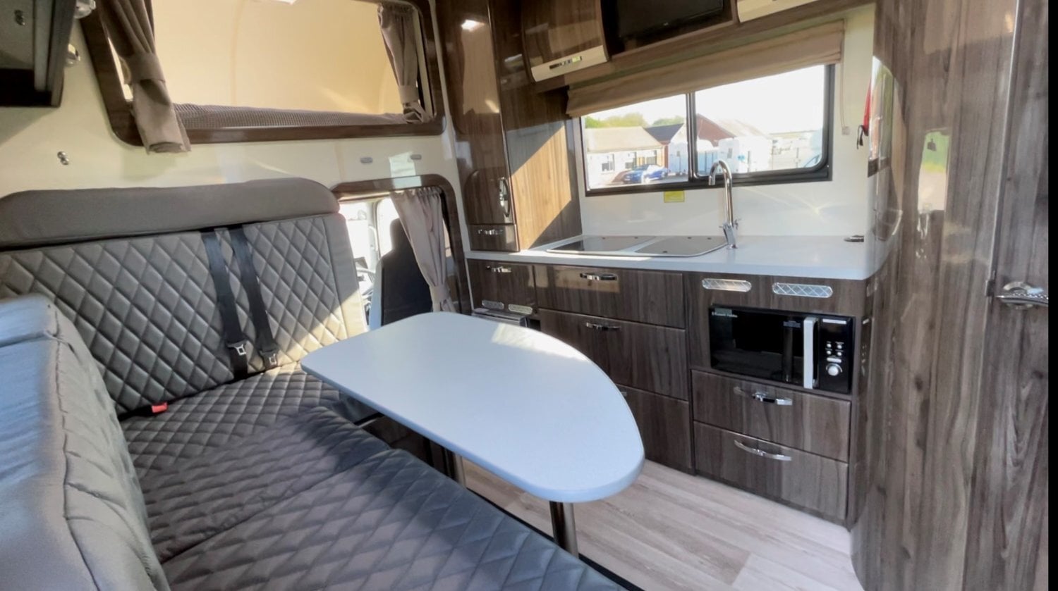 Equi-Trek Endeavour Excel Plus Isuzu Trucks Horsebox - Trailers & Horseboxes in Epworth