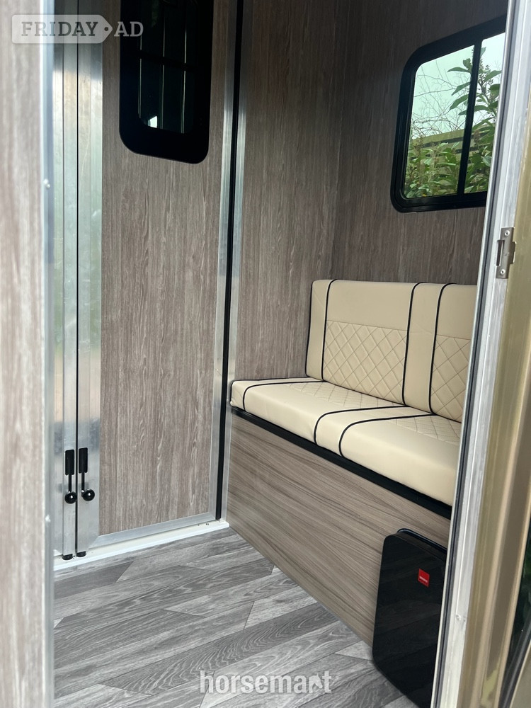 Foxy Finesse Stallion Citroen Horsebox - Trailers & Horseboxes in Pulborough