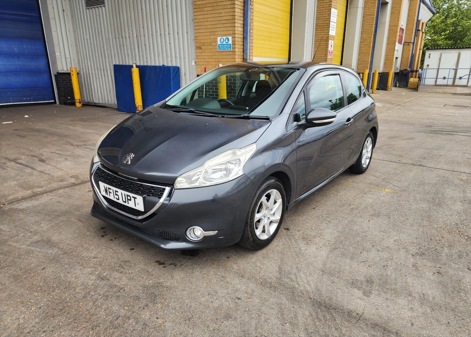 [ berth ]Peugeot 208