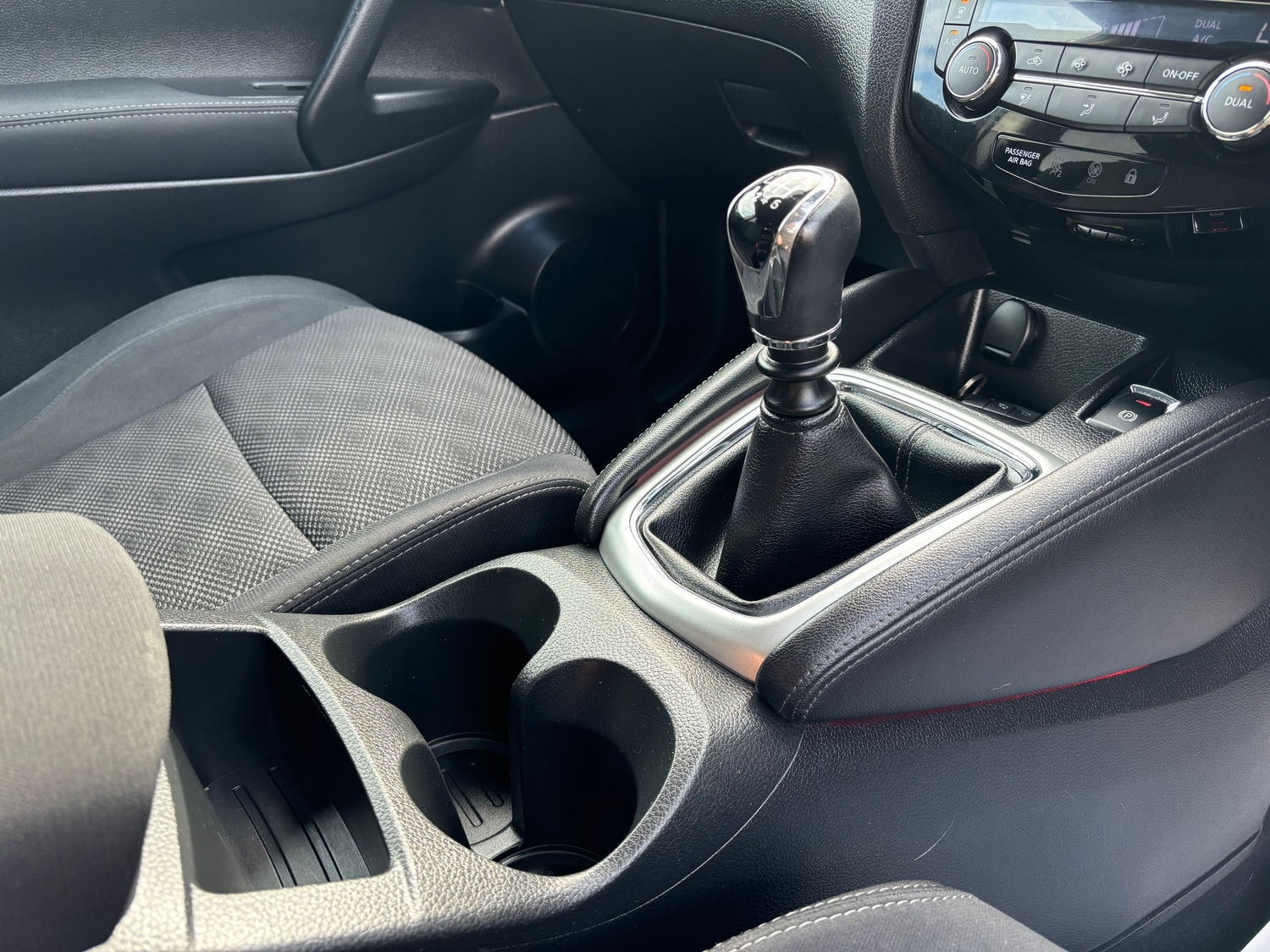 Nissan Qashqai 2015 - Cars