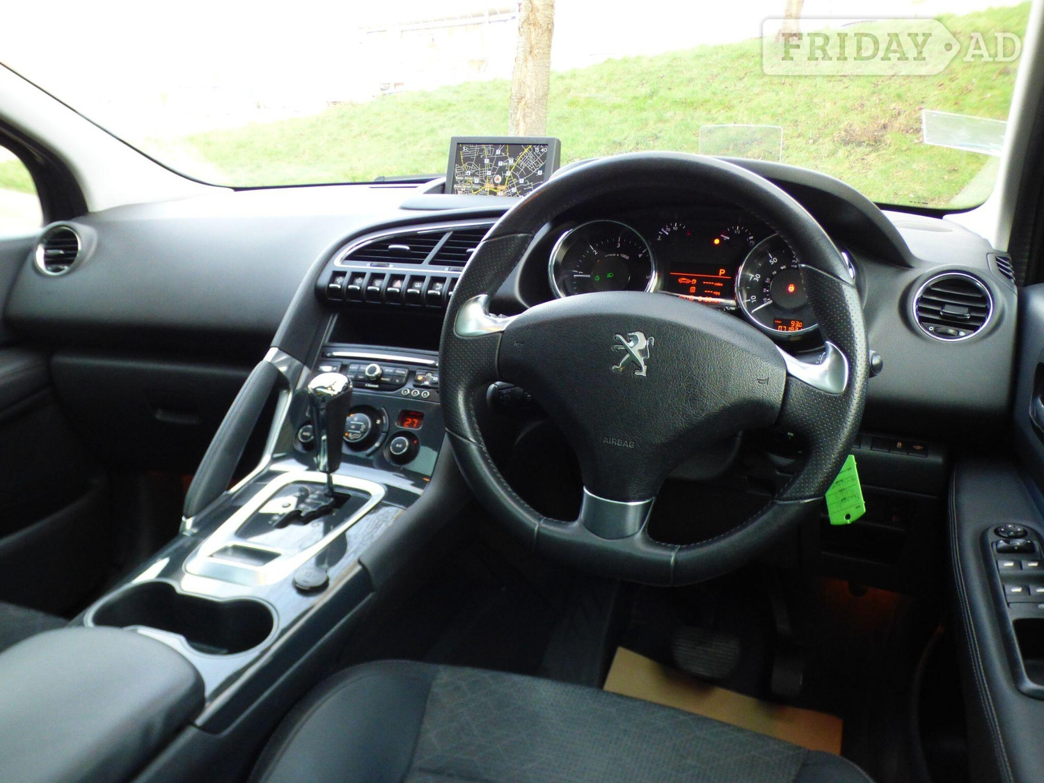 [ berth ]Peugeot 3008