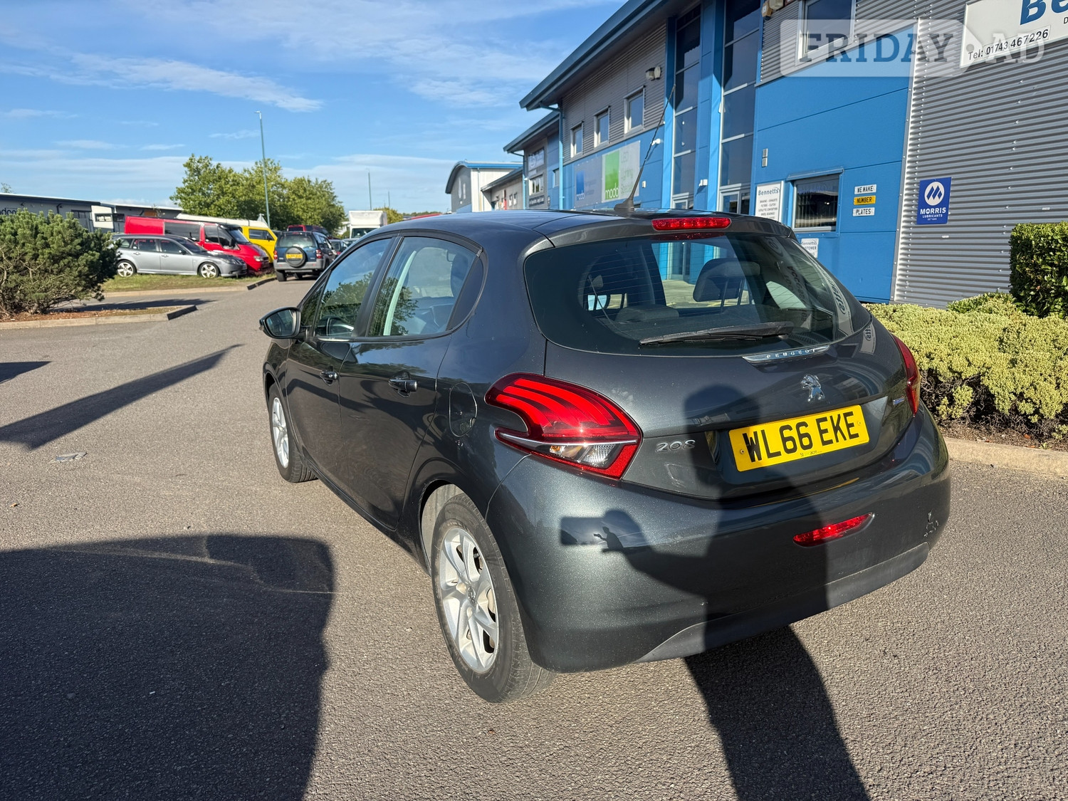 [ berth ]Peugeot 208