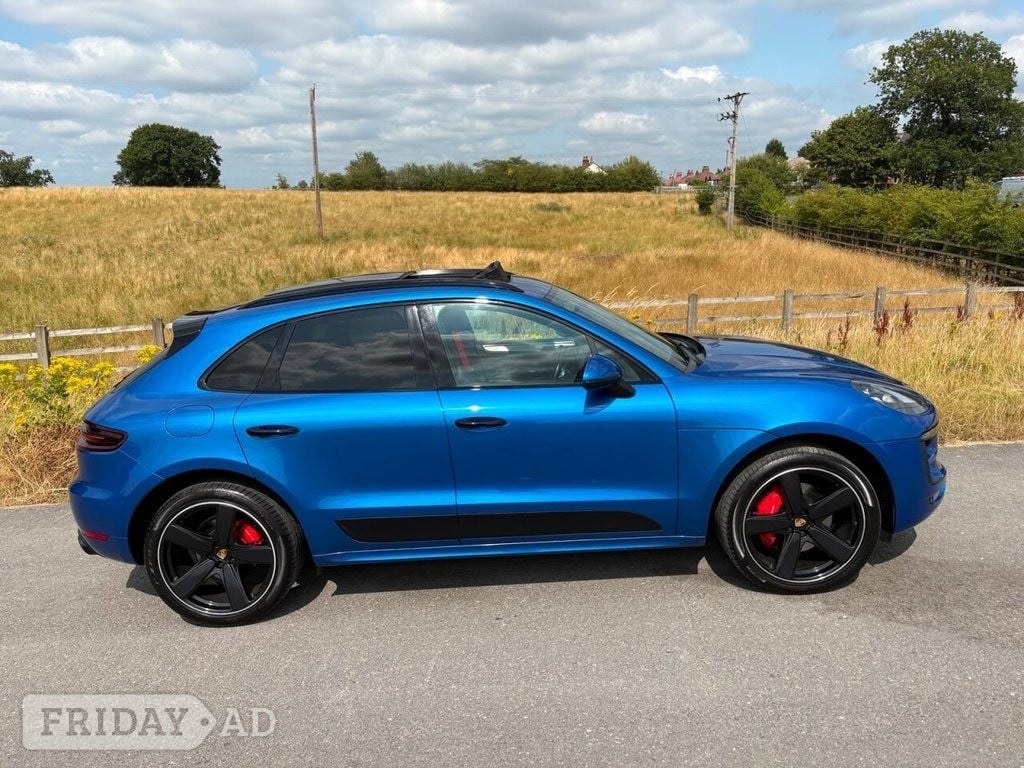 Porsche Macan 2017 in Stockport