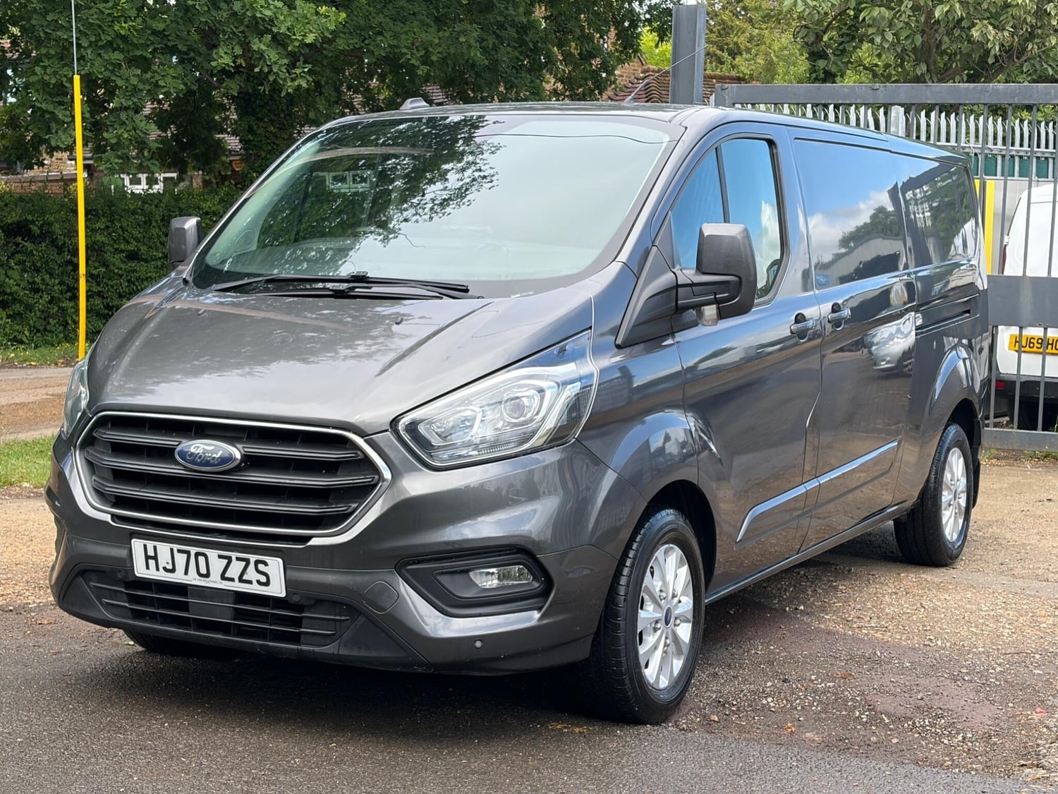 [ berth ]Ford Transit Custom