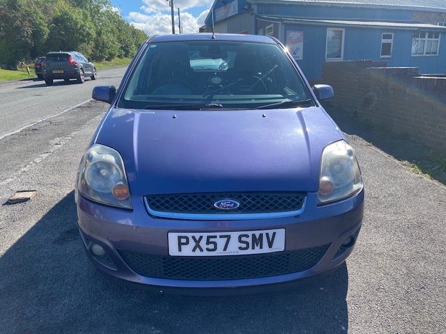 [ berth ]Ford Fiesta