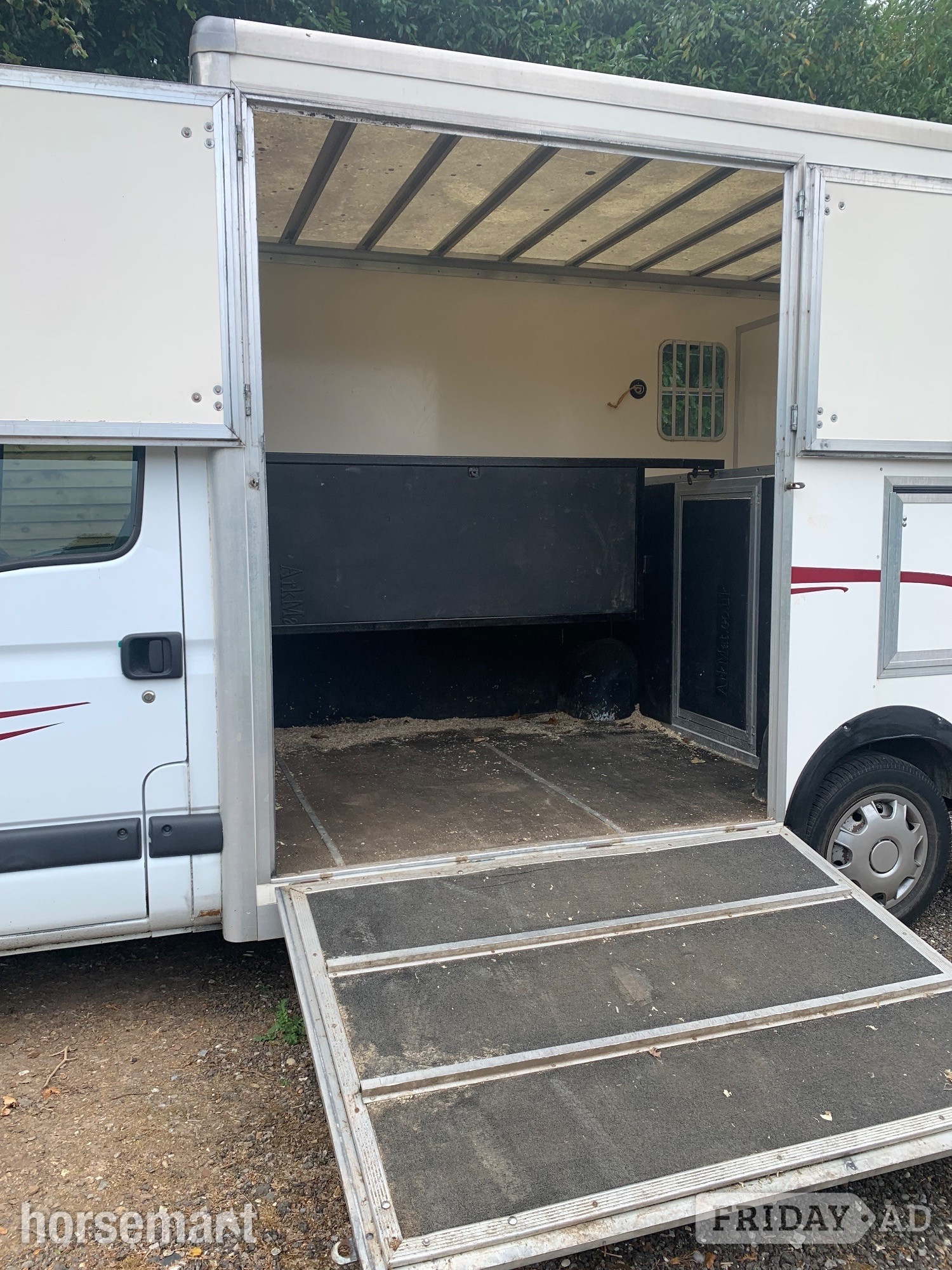 [ berth ]Horsebox 
