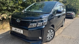 Toyota Voxy 2015