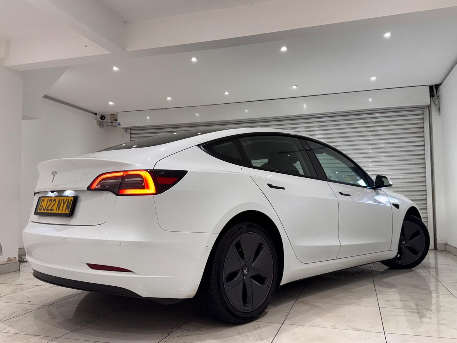 [ berth ]Tesla Model 3