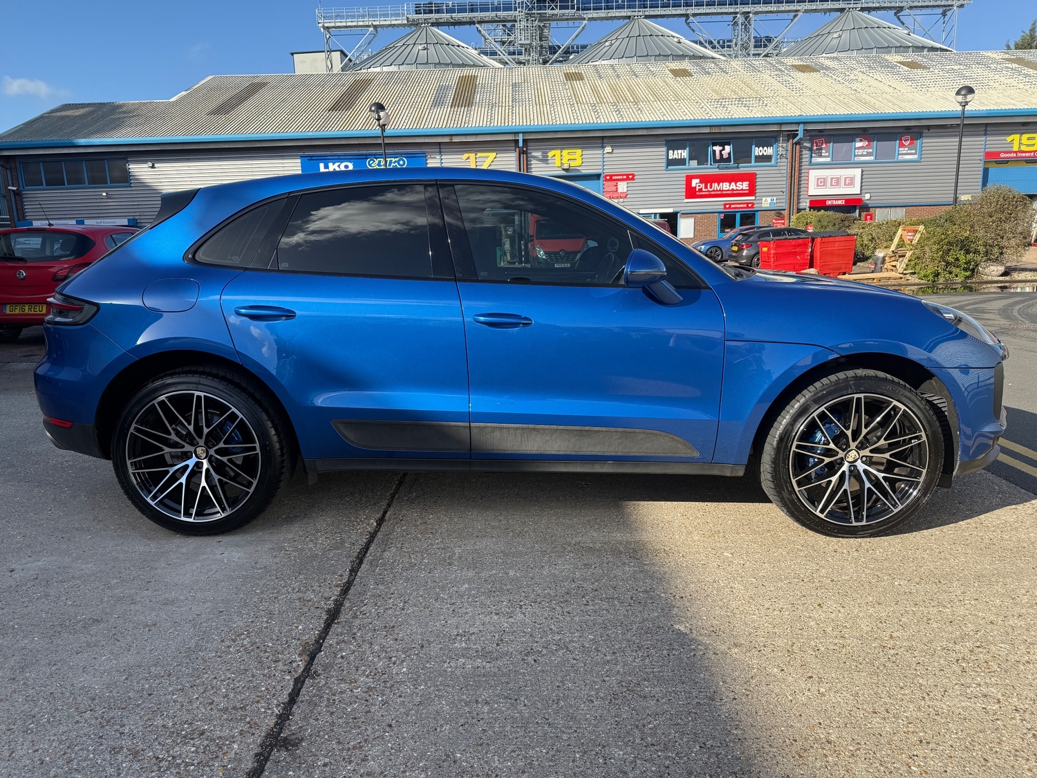 [ berth ]Porsche Macan