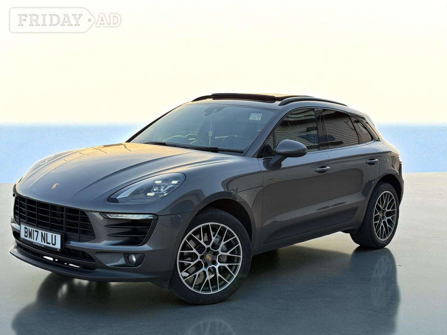 [ berth ]Porsche Macan