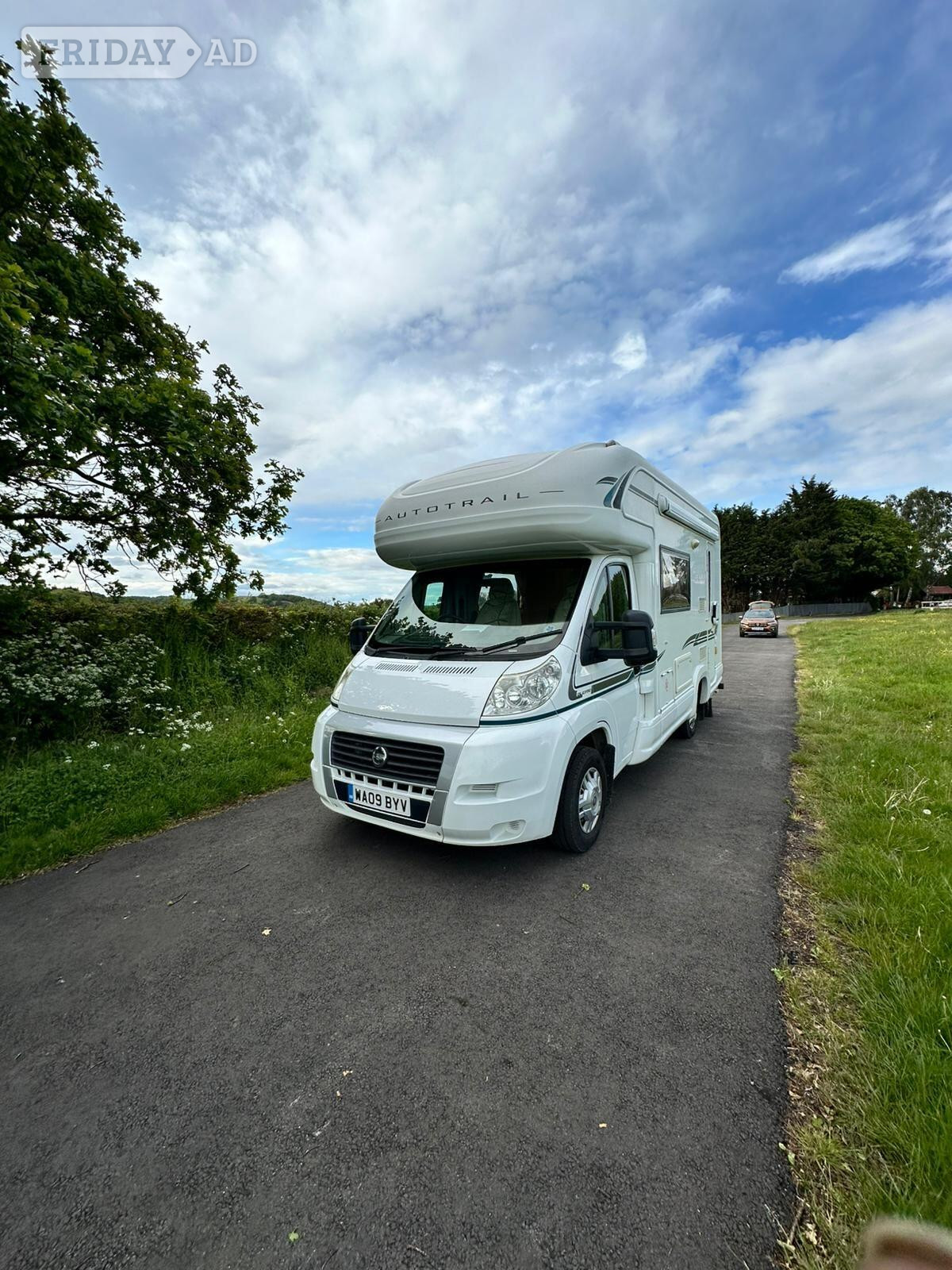 [2 berth ]Auto-Trail Tracker EKS