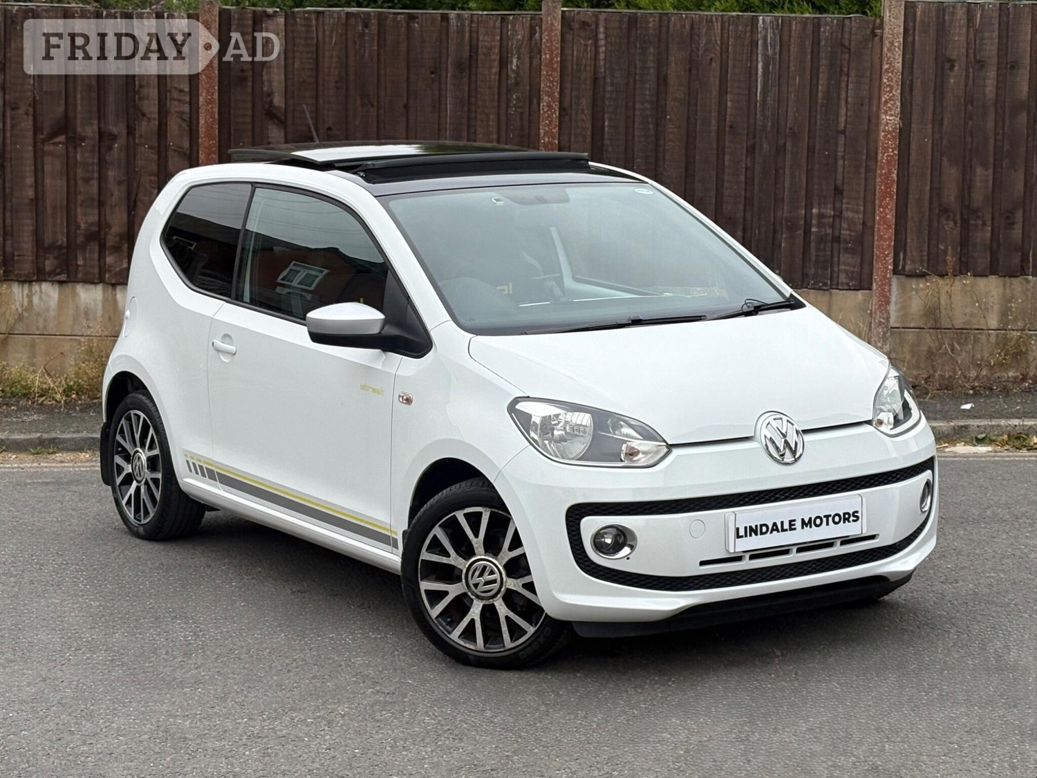 Volkswagen UP! 2015 in Oldham