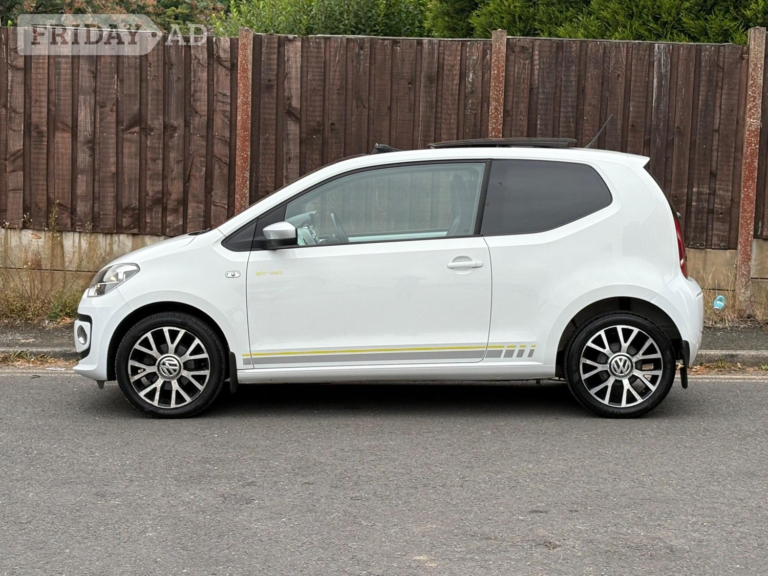 Volkswagen UP! 2015 - Cars