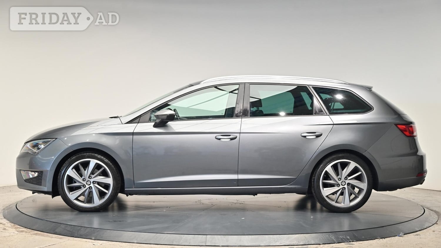 [ berth ]SEAT Leon