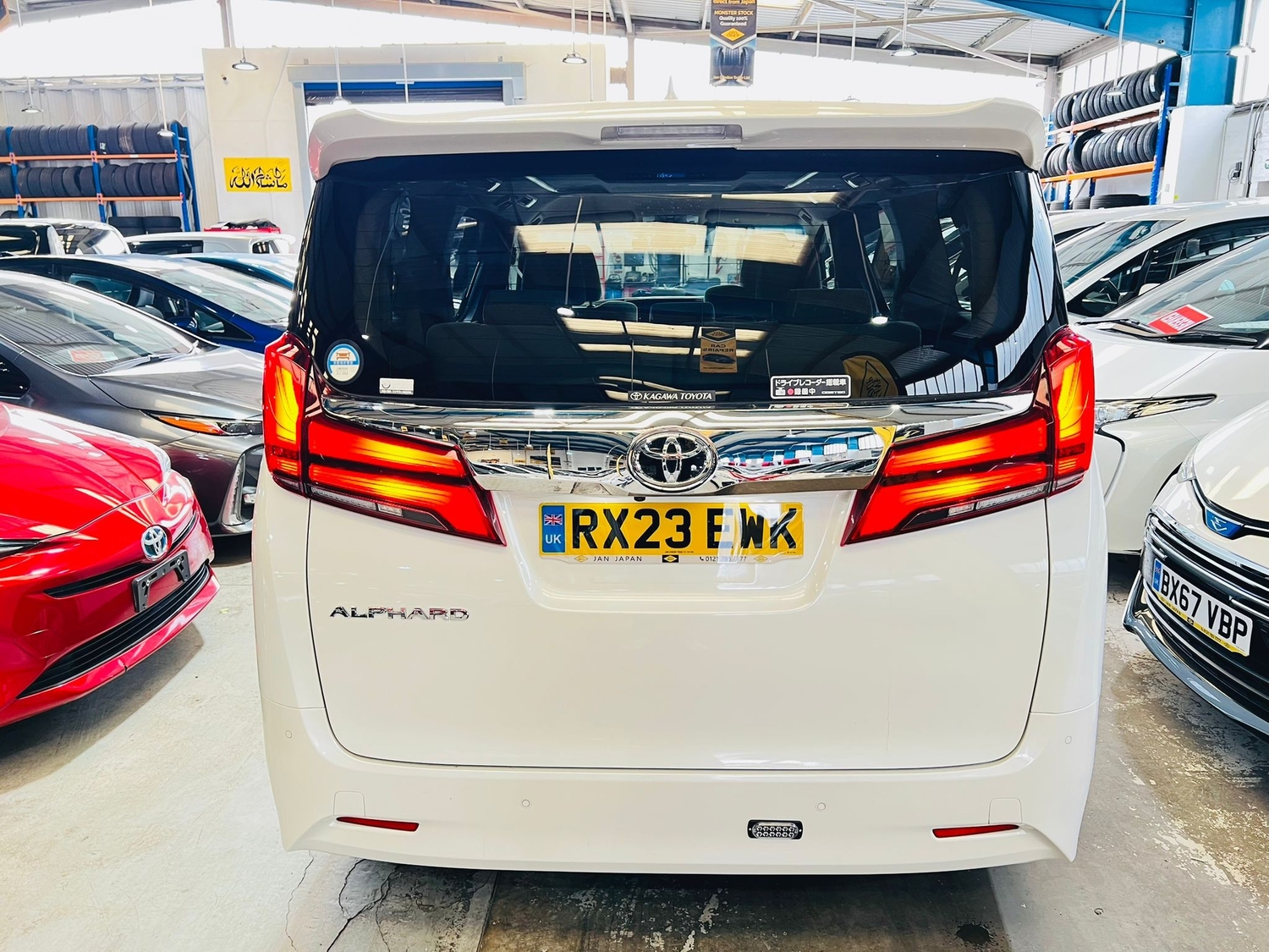 Toyota Alphard 2023 - Cars in Birmingham