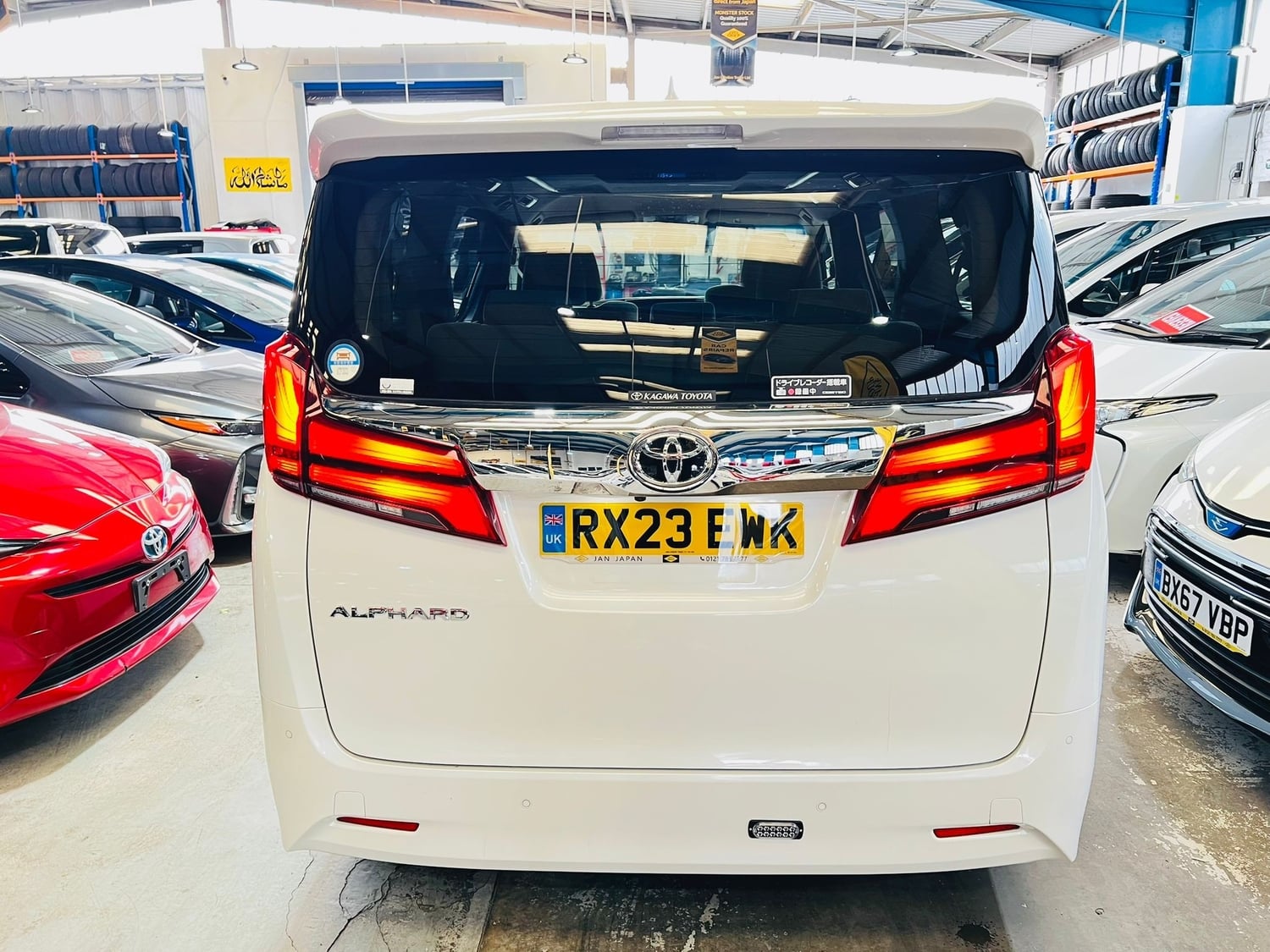 Toyota Alphard 2023 - Cars in Birmingham