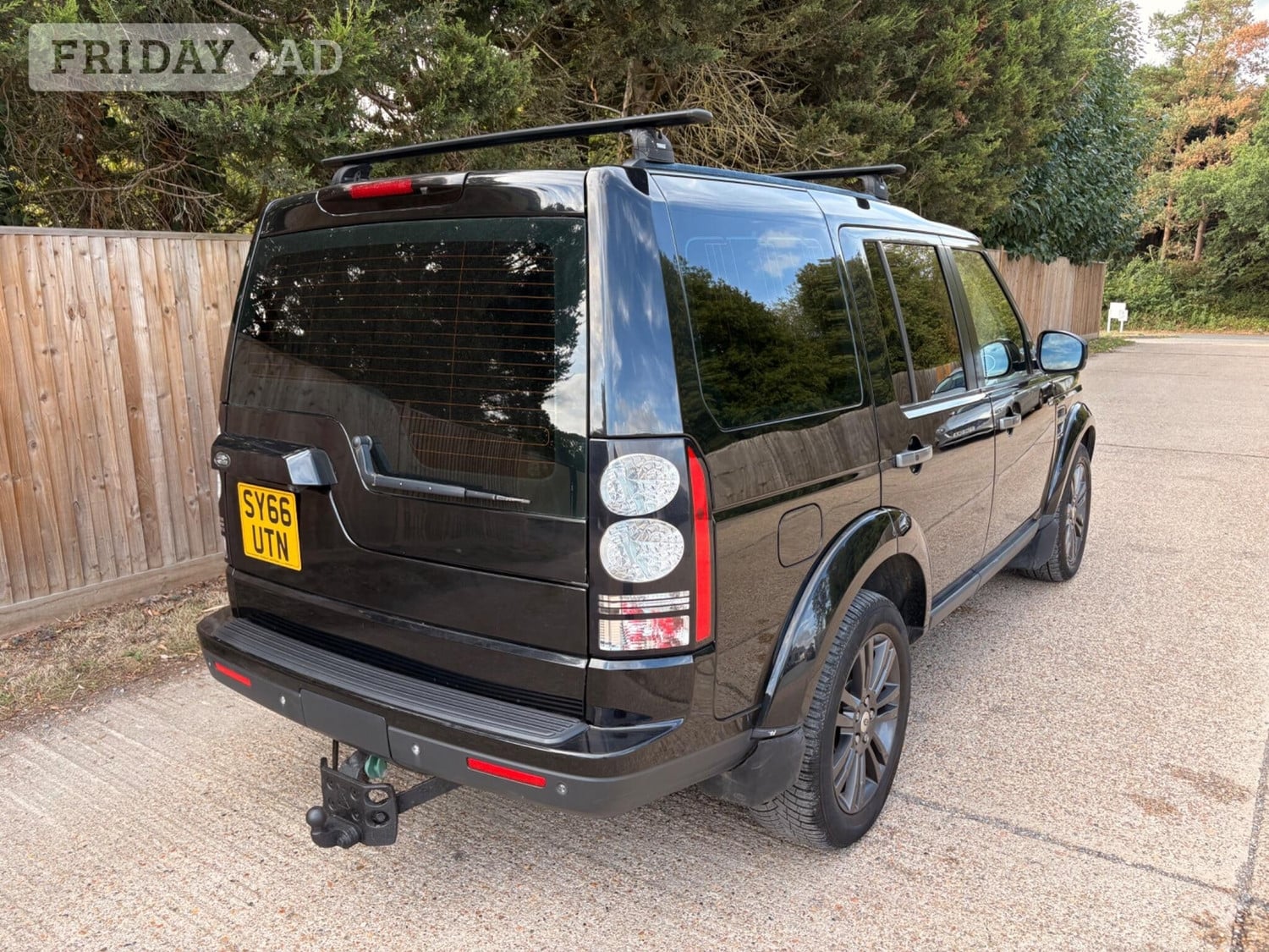 Land Rover Discovery 4 2016 - Cars in Tonbridge