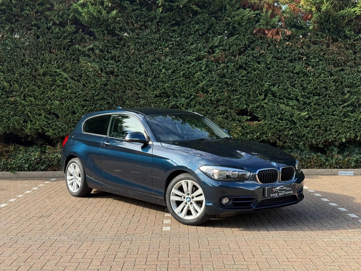 BMW 1 Series 2015 in Leatherhead