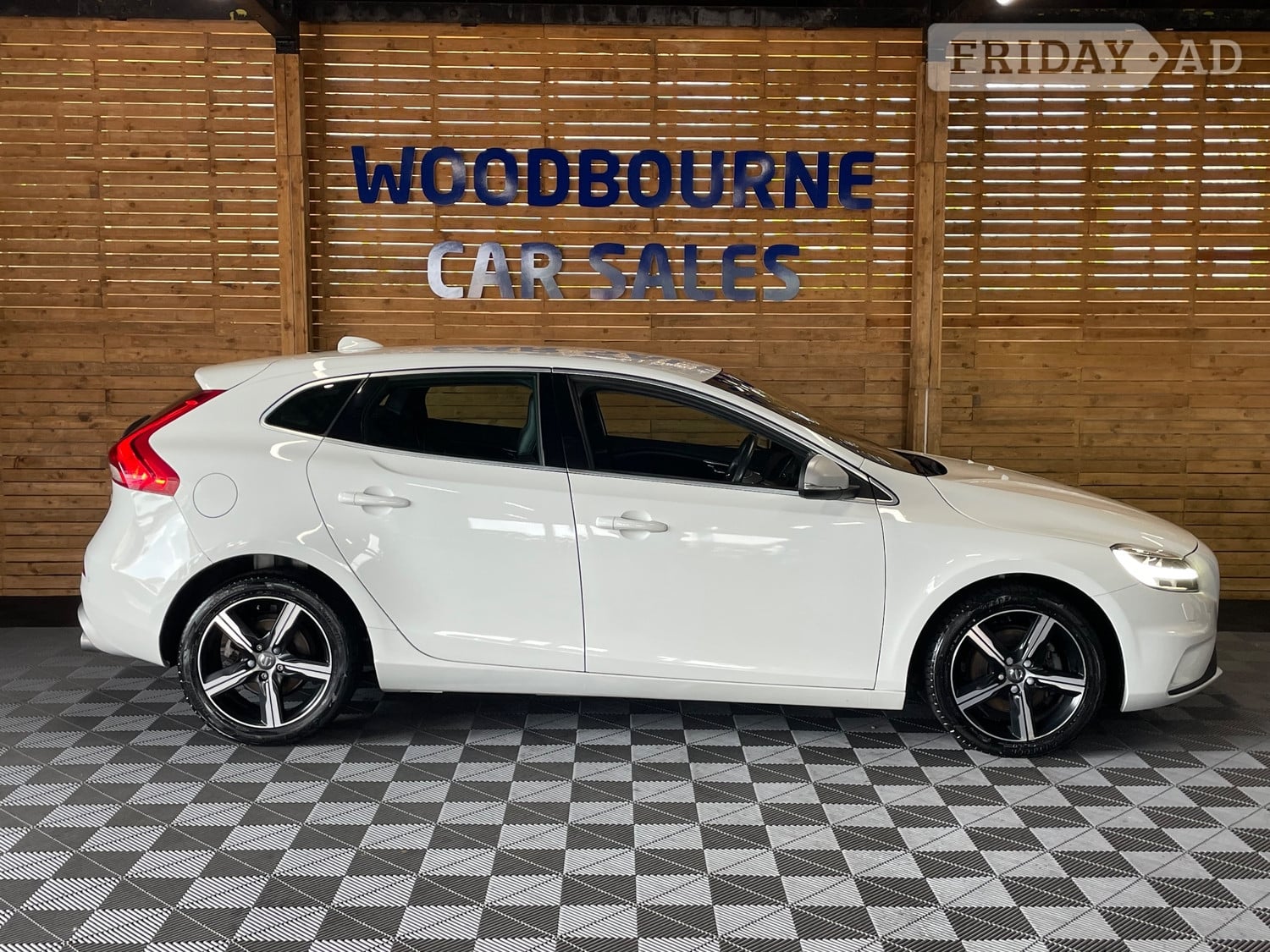 Volvo V40 2018 - Cars