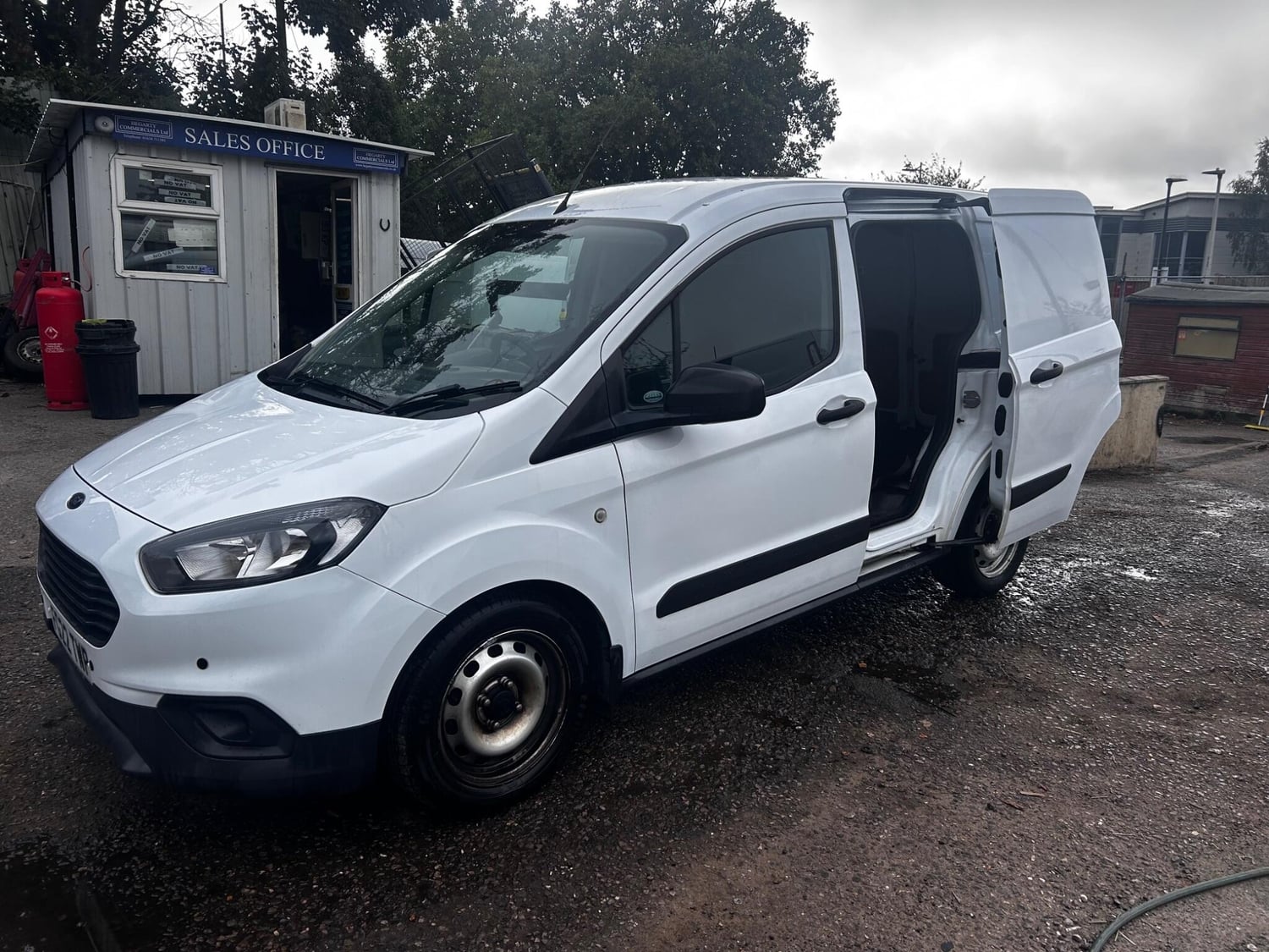 Ford Transit Courier 2022 - Vans & Commercial Vehicles