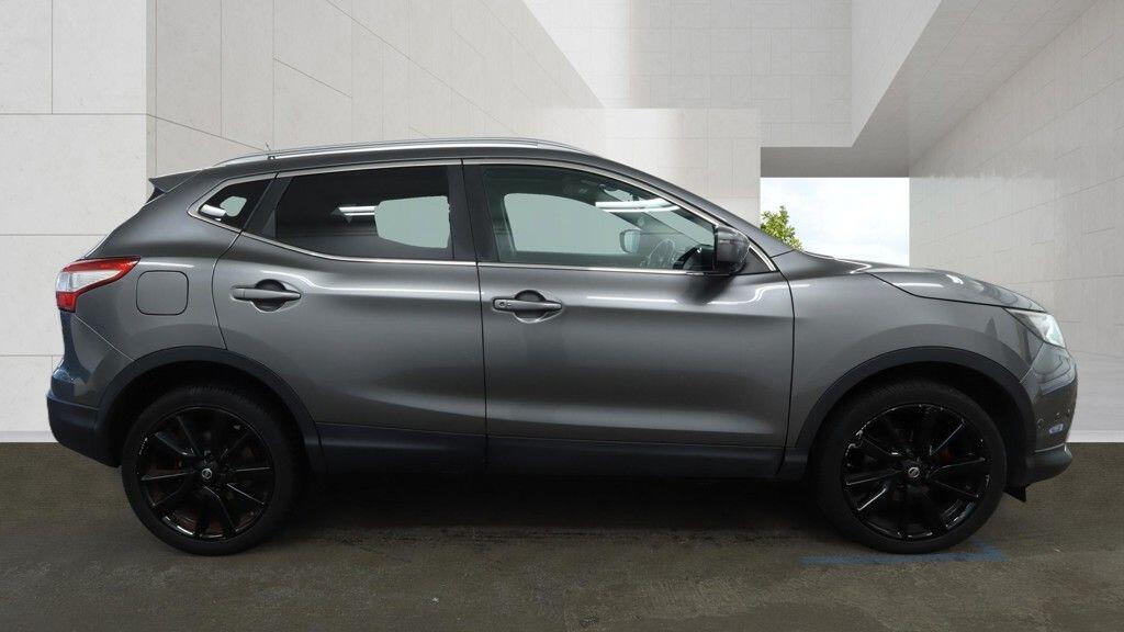 Nissan Qashqai 2015 - Cars