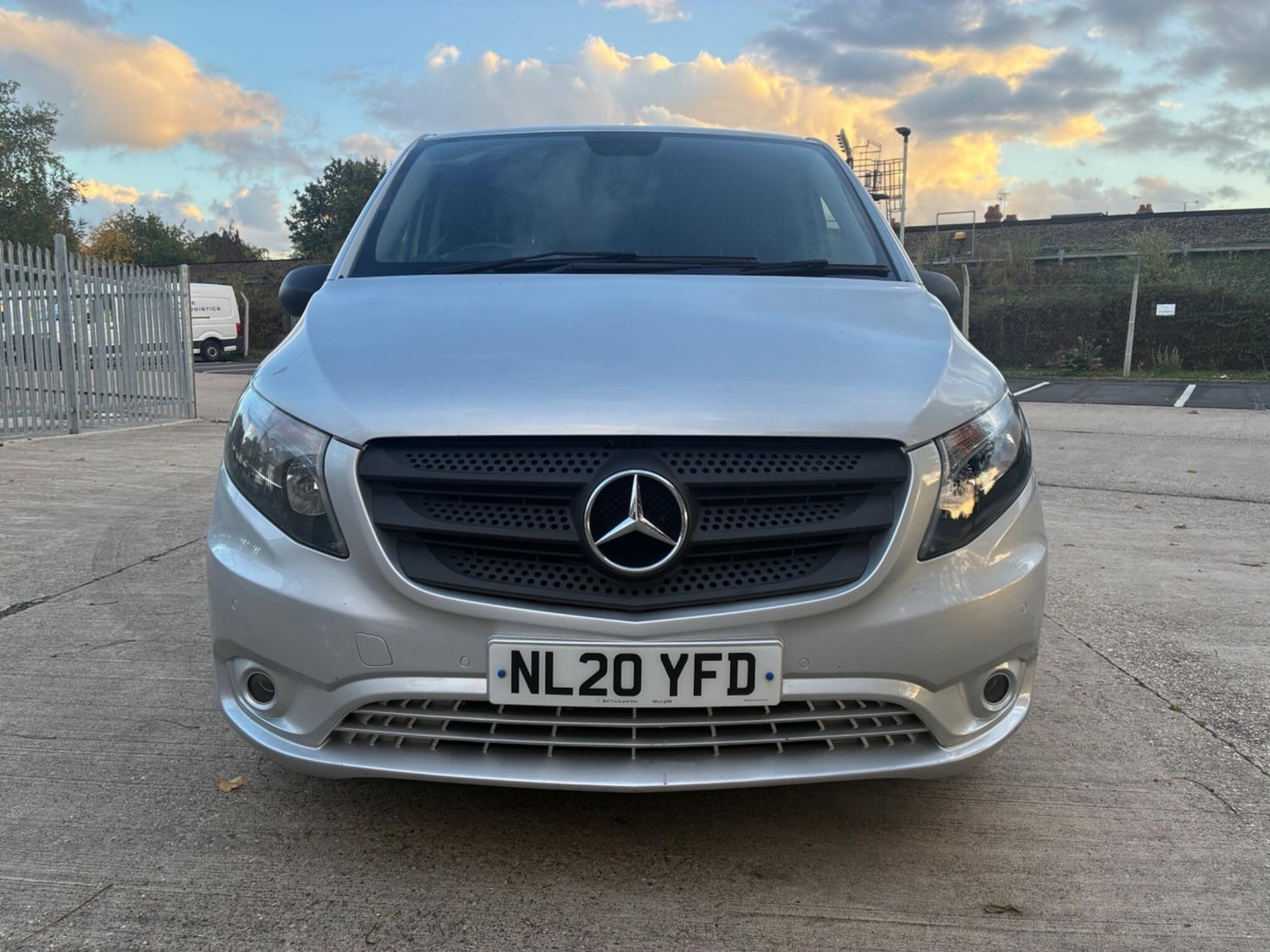 Mercedes-Benz Vito Reading