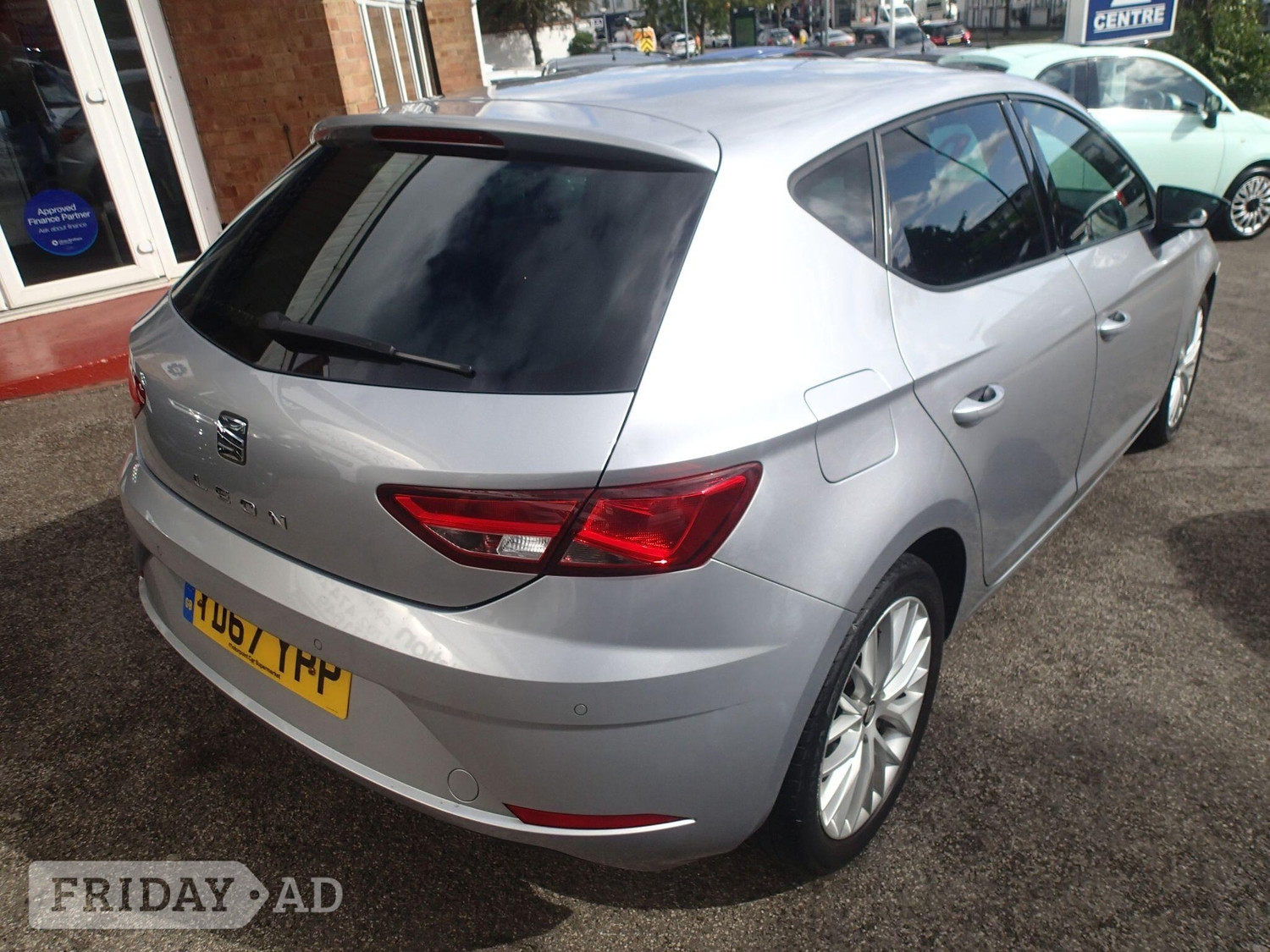 [ berth ]SEAT Leon