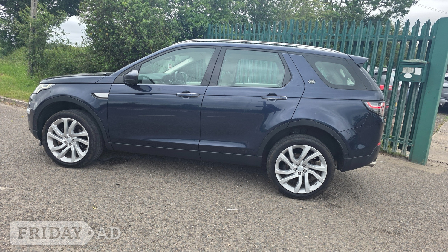 [ berth ]Land Rover Discovery Sport